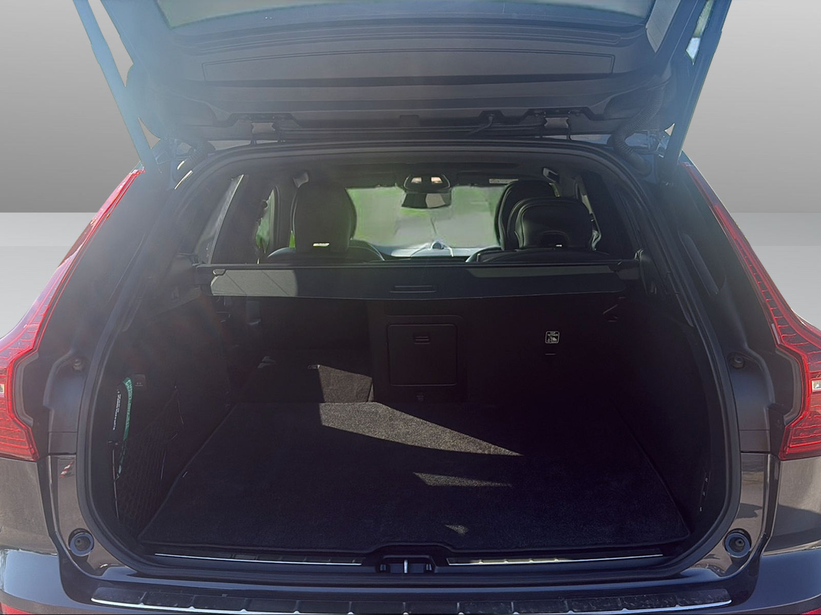 VOLVO XC60 2.0 T8 TE R-Design eAWD-image-15