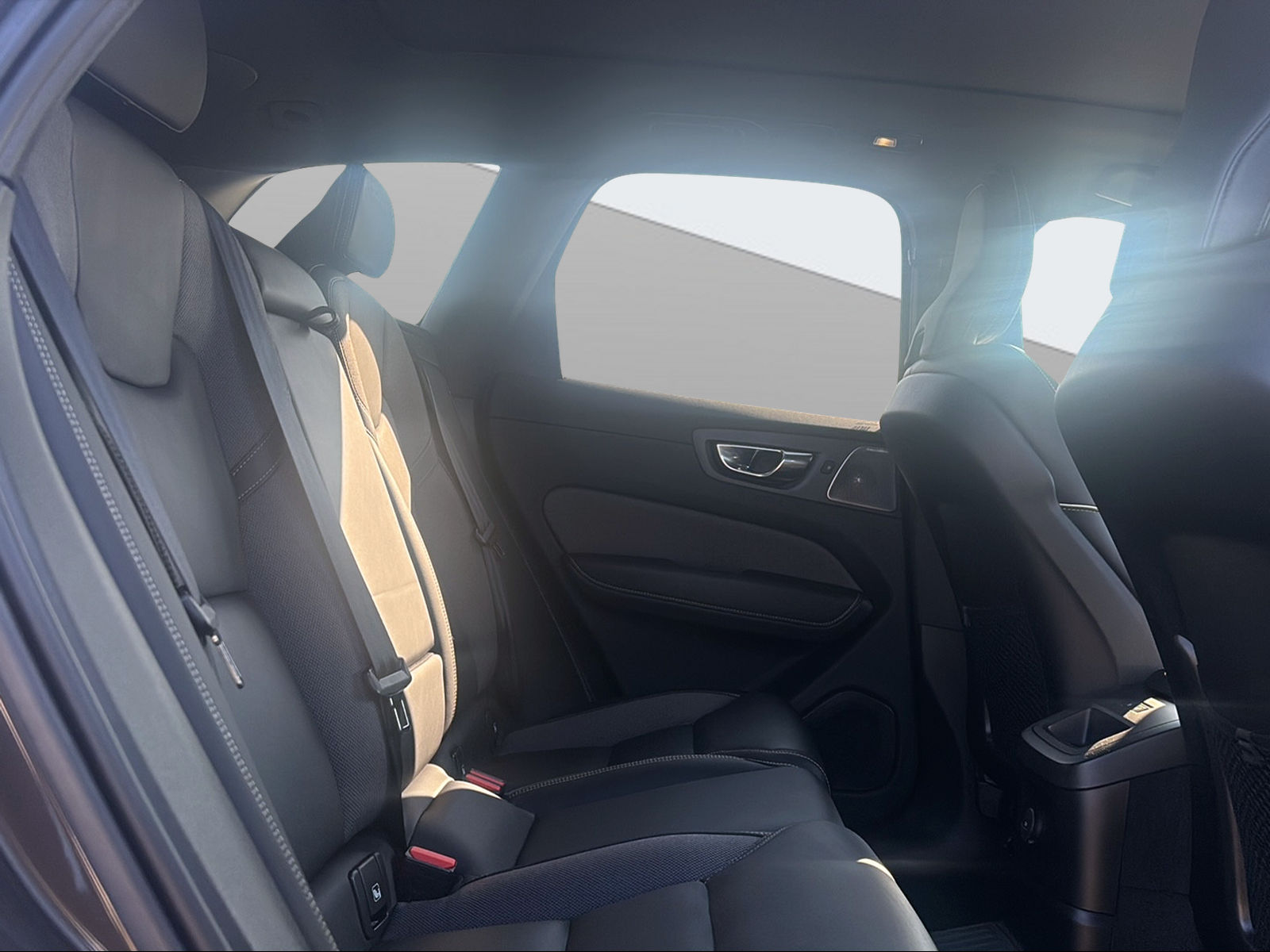 VOLVO XC60 2.0 T8 TE R-Design eAWD-image-10
