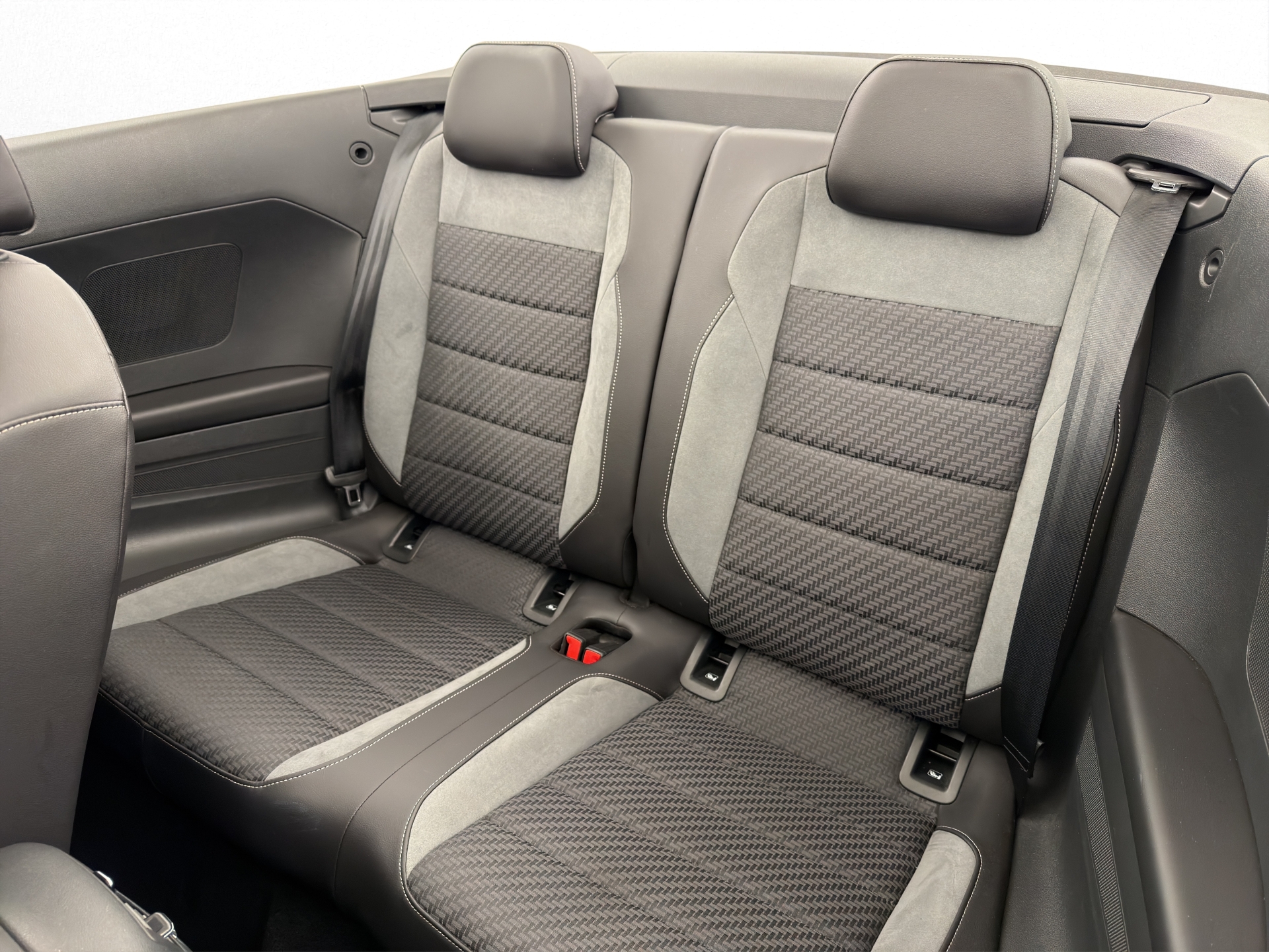 VW T-Roc Cabriolet 1.5 TSI R-Line-image-12