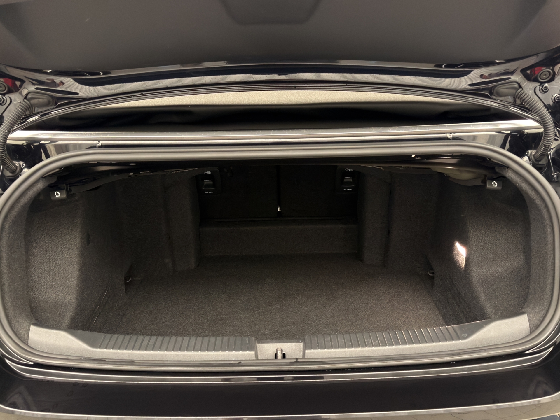 VW T-Roc Cabriolet 1.5 TSI R-Line-image-13