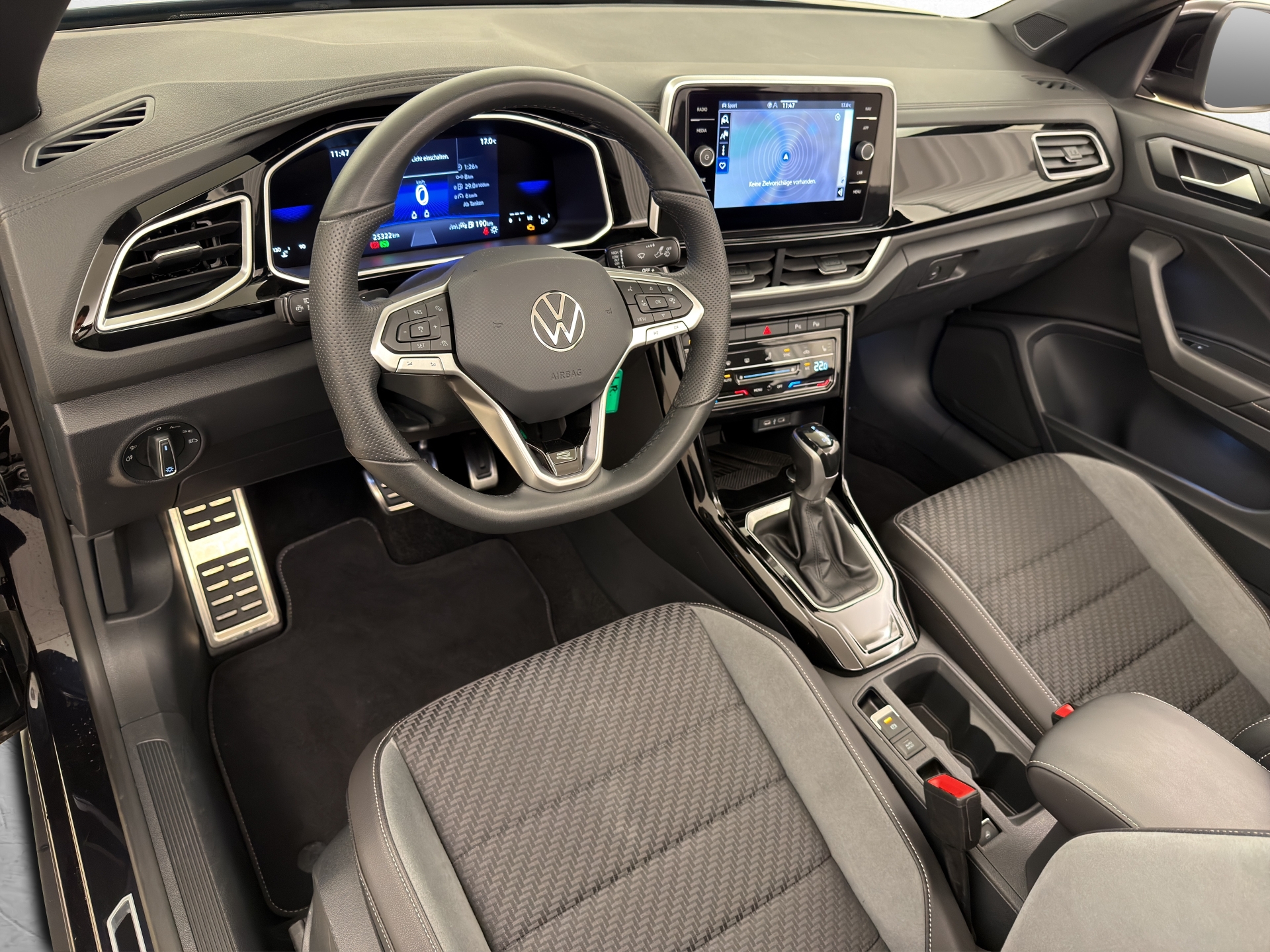 VW T-Roc Cabriolet 1.5 TSI R-Line-image-14