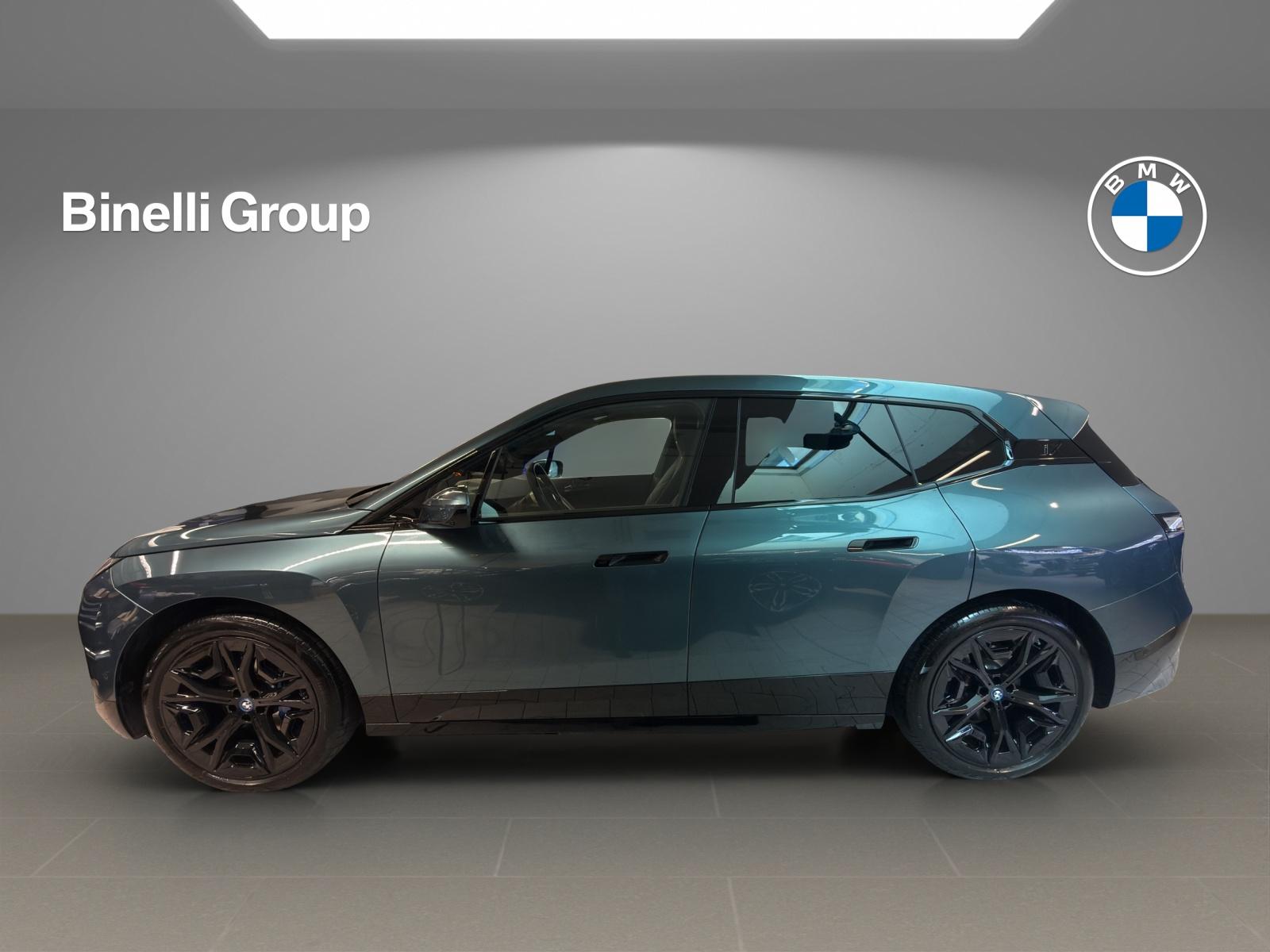 BMW iX xDrive40 Sportpaket-image-2