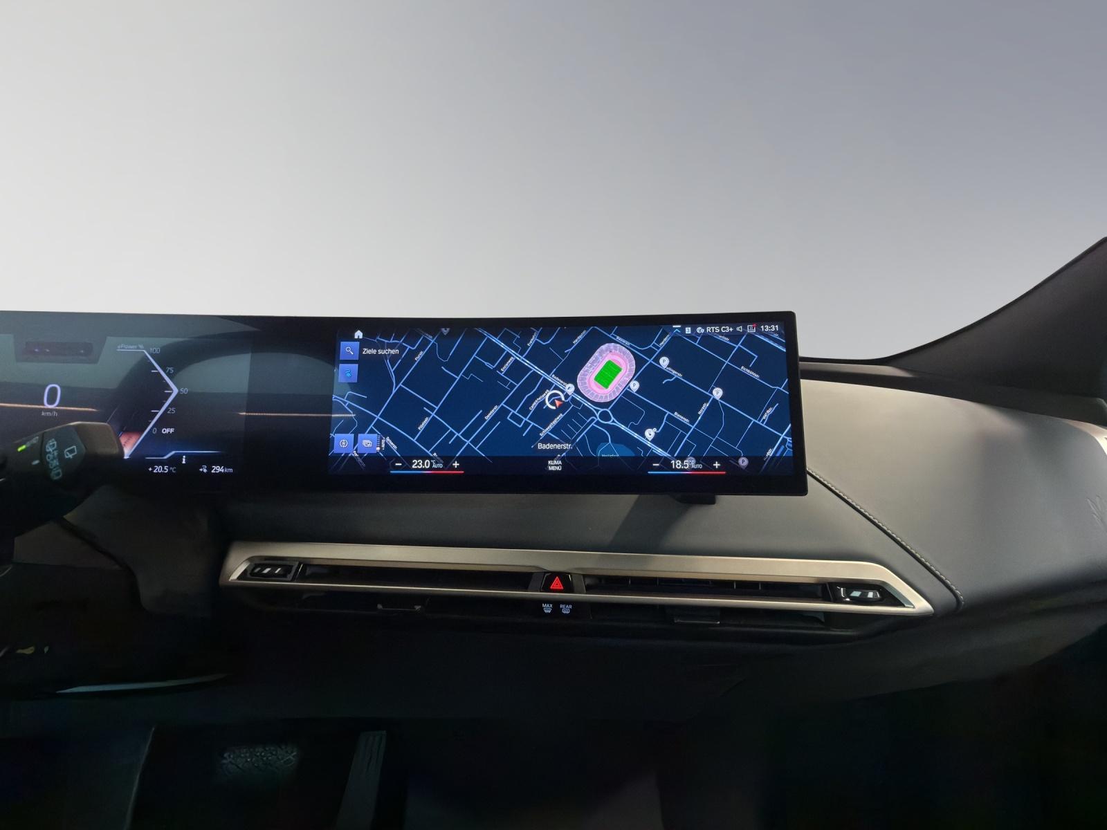 BMW iX xDrive40 Sportpaket-image-14