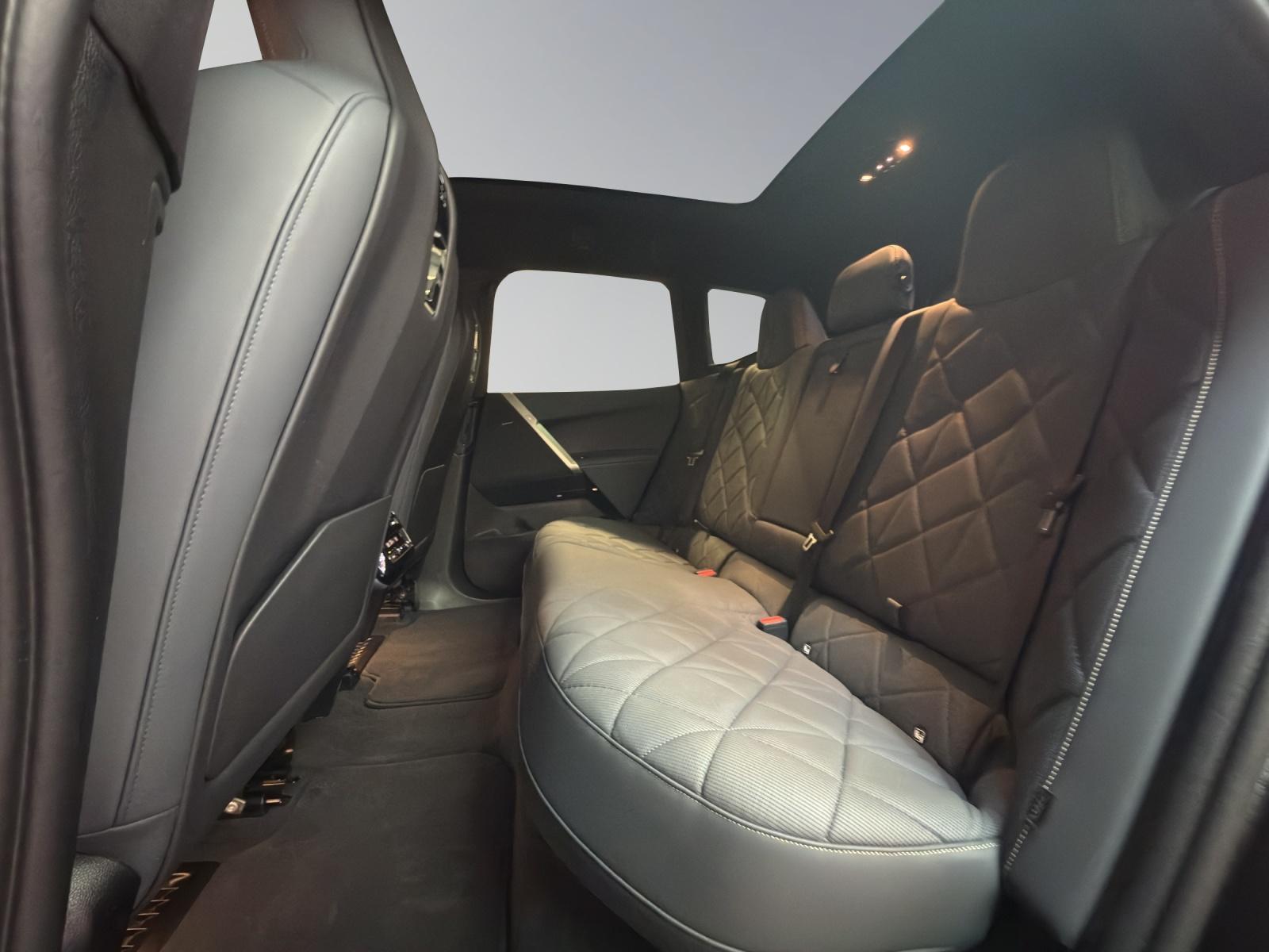 BMW iX xDrive40 Sportpaket-image-18