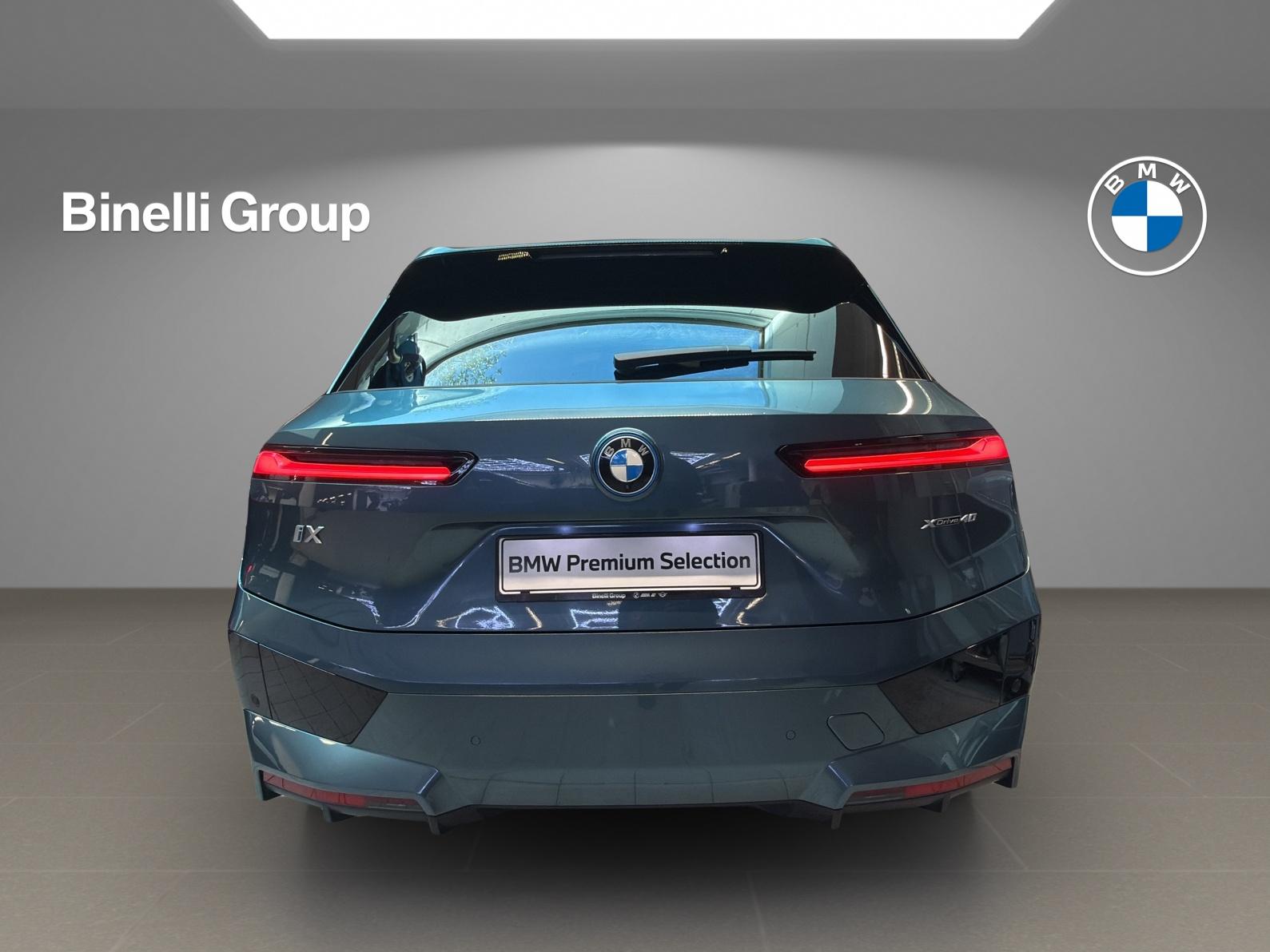 BMW iX xDrive40 Sportpaket-image-4