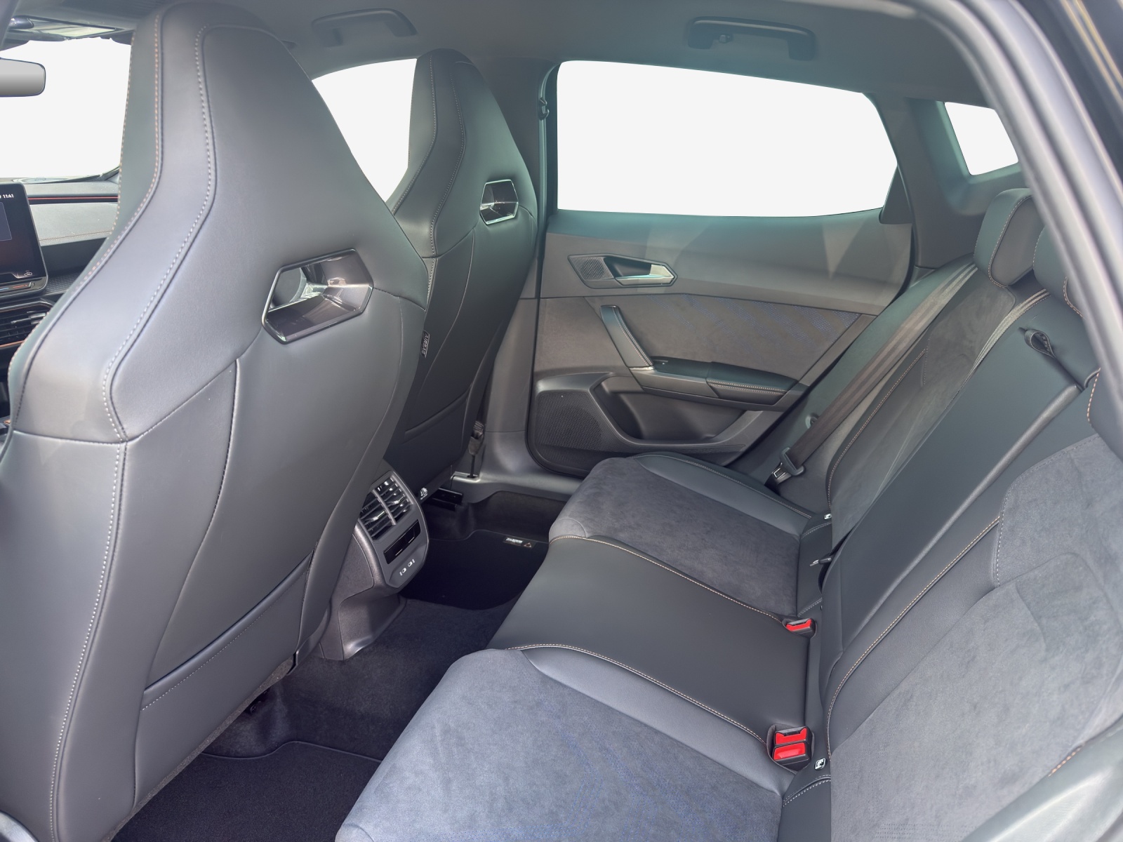 CUPRA Formentor 1.5 e-HYBRID pHEV Prime Edition DSG-image-11