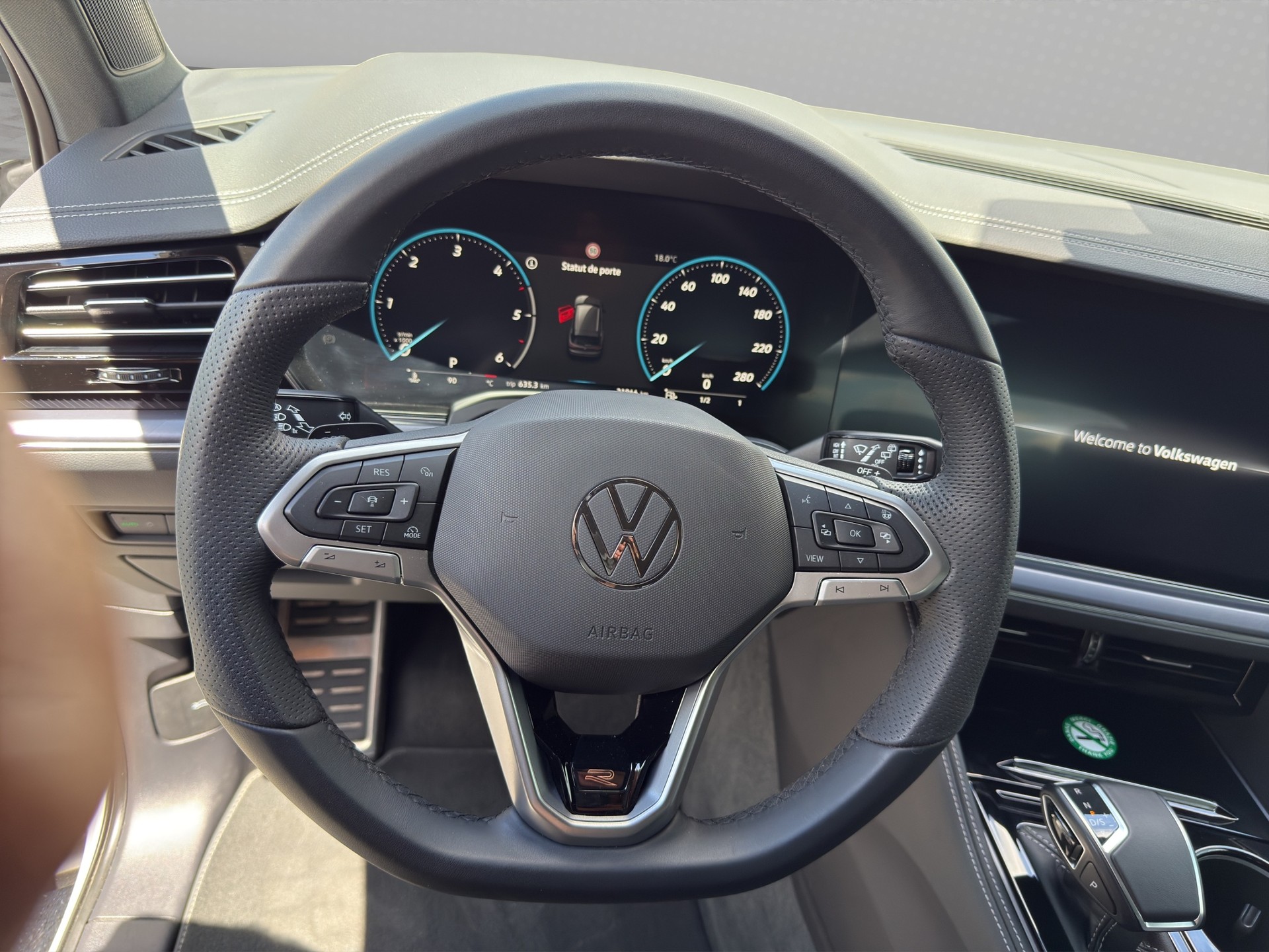 VW Touareg 3.0 TDI R-Line Tiptronic-image-9