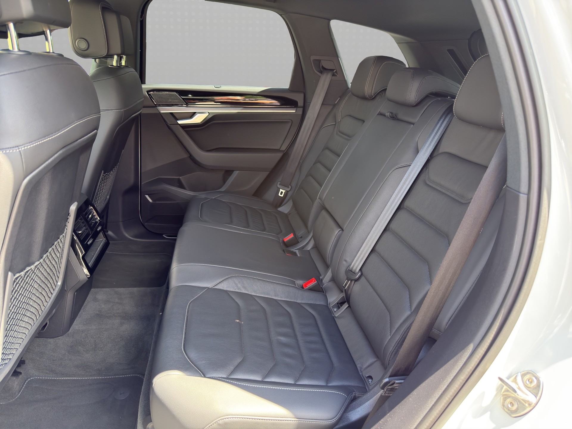 VW Touareg 3.0 TDI R-Line Tiptronic-image-12