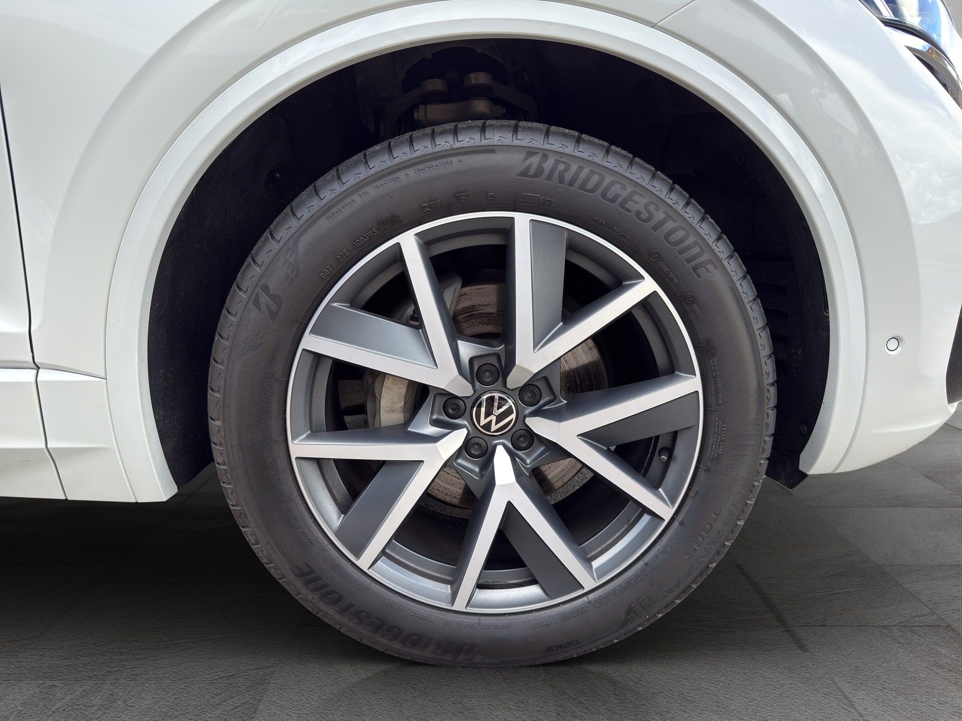 VW Touareg 3.0 TDI R-Line Tiptronic-image-25