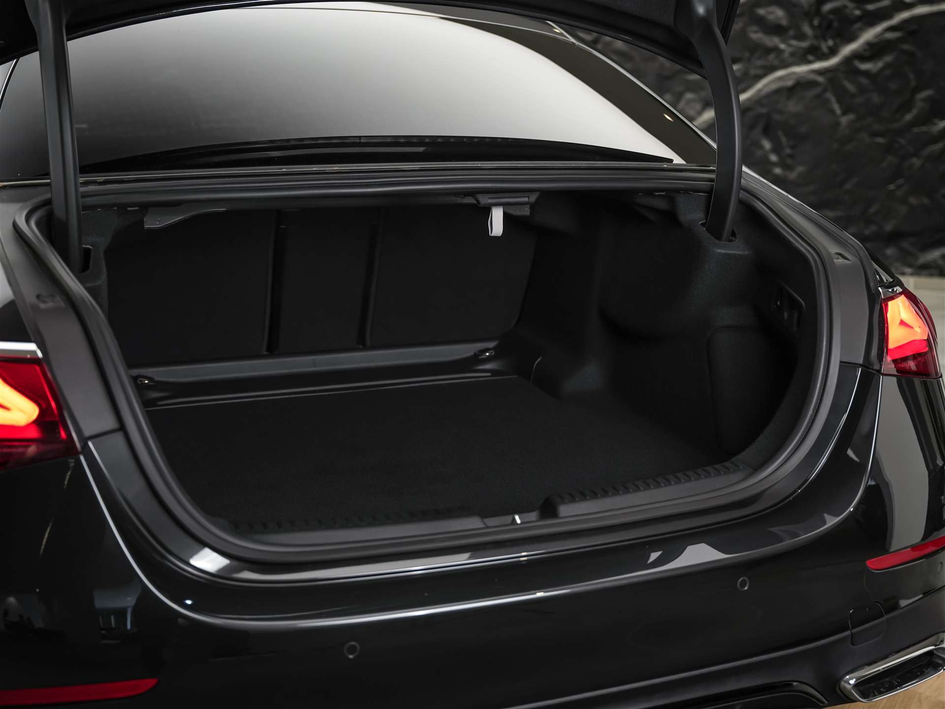MERCEDES-BENZ E 220 d AMG Line *21" Felgen*Burmester*360° Kamera*Kühlergrill beleuchtet*-image-37