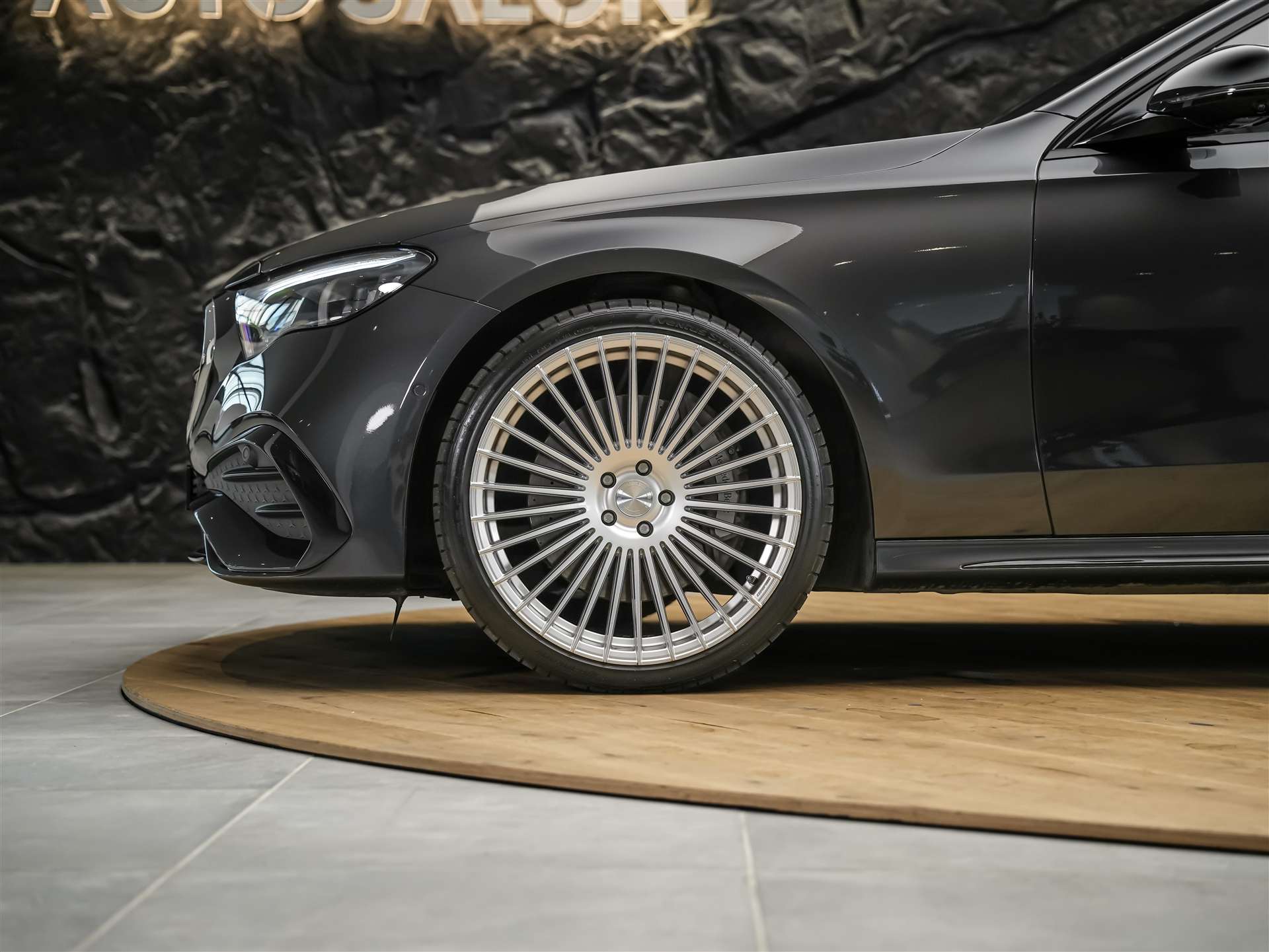 MERCEDES-BENZ E 220 d AMG Line *21" Felgen*Burmester*360° Kamera*Kühlergrill beleuchtet*-image-14