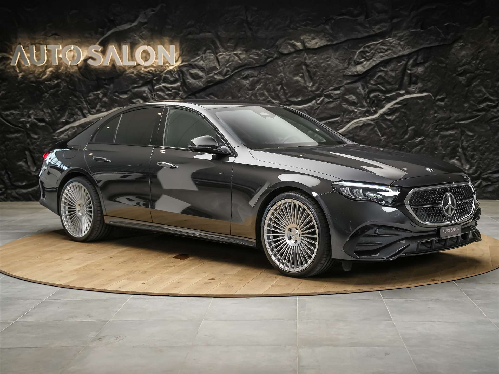 MERCEDES-BENZ E 220 d AMG Line *21" Felgen*Burmester*360° Kamera*Kühlergrill beleuchtet*-image-5