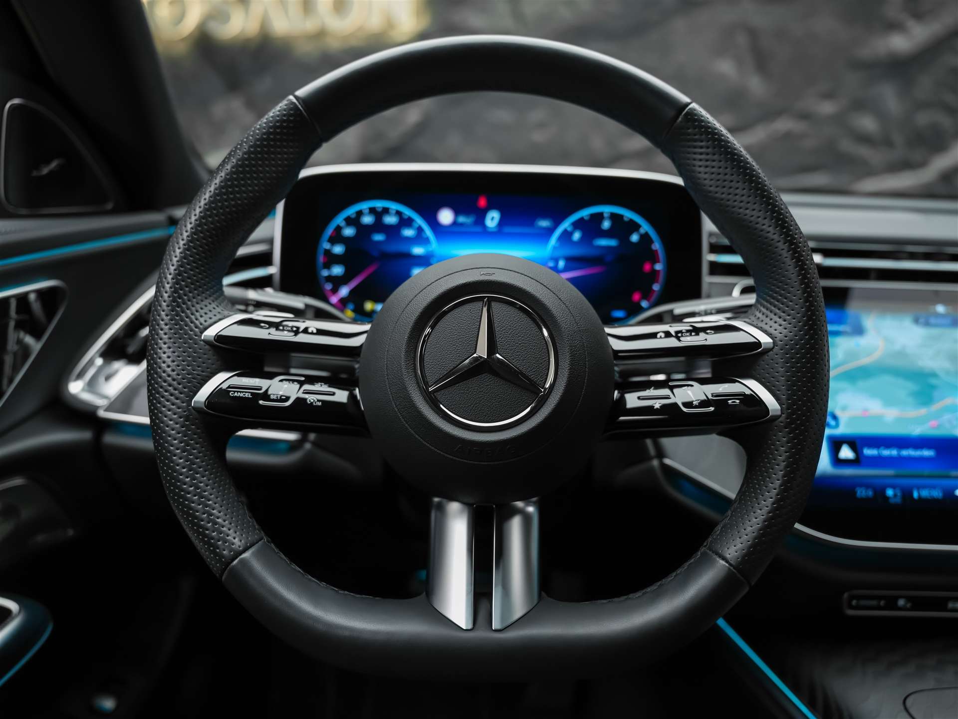 MERCEDES-BENZ E 220 d AMG Line *21" Felgen*Burmester*360° Kamera*Kühlergrill beleuchtet*-image-17