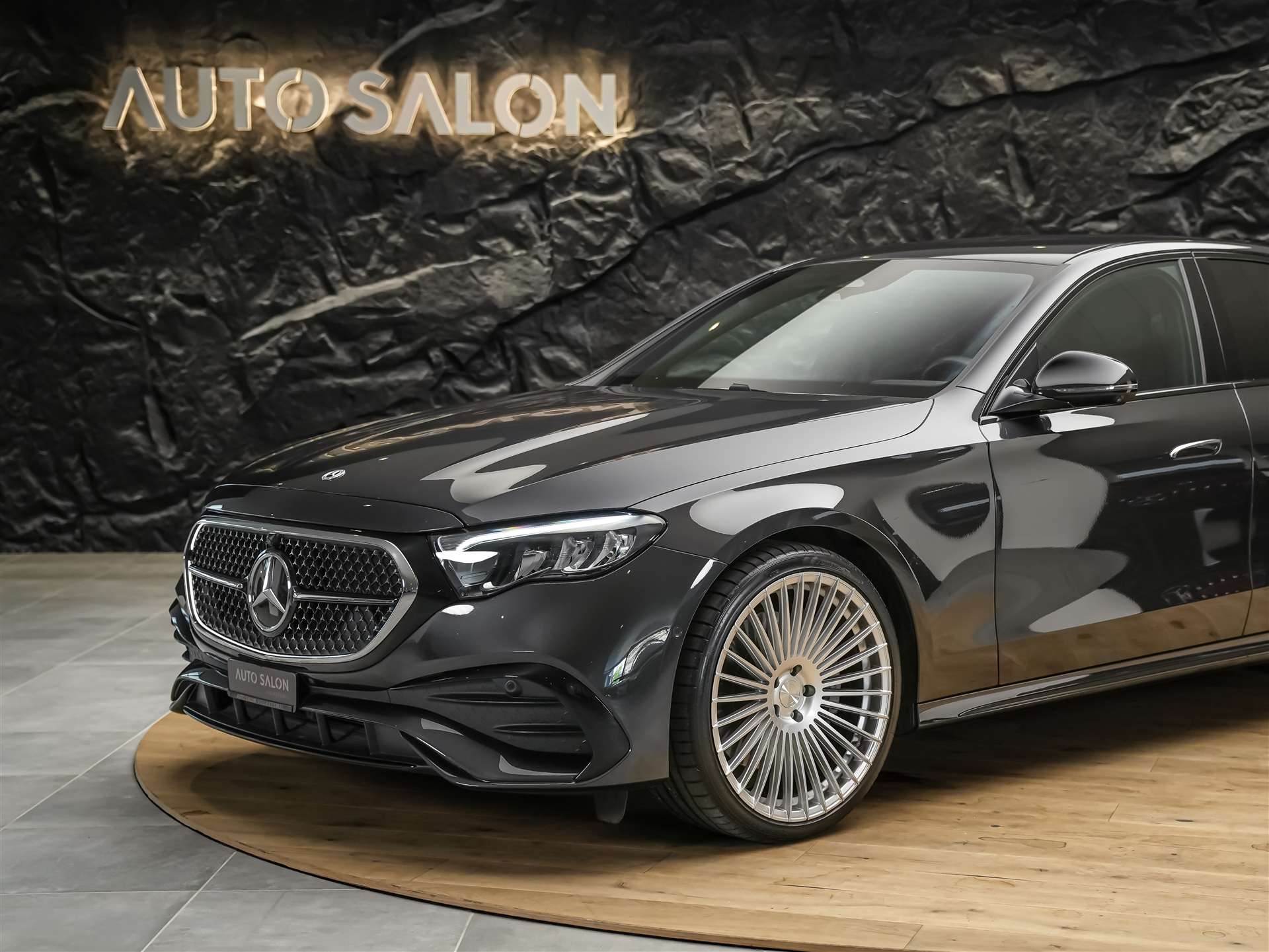 MERCEDES-BENZ E 220 d AMG Line *21" Felgen*Burmester*360° Kamera*Kühlergrill beleuchtet*-image-12
