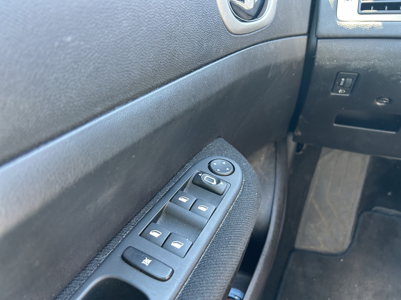 PEUGEOT 307 SW 2.0 16V Premium-image-12