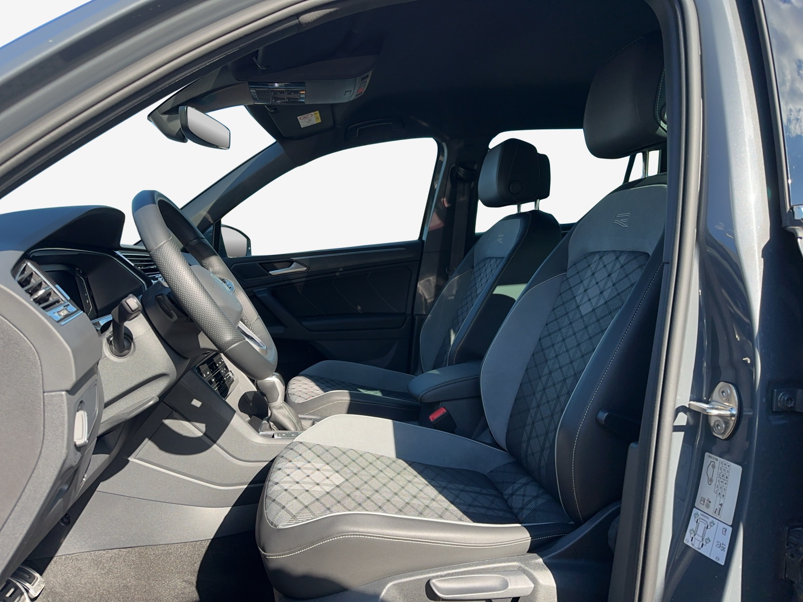 VW Tiguan 1.4TSI PHEV R-Line DSG-image-7