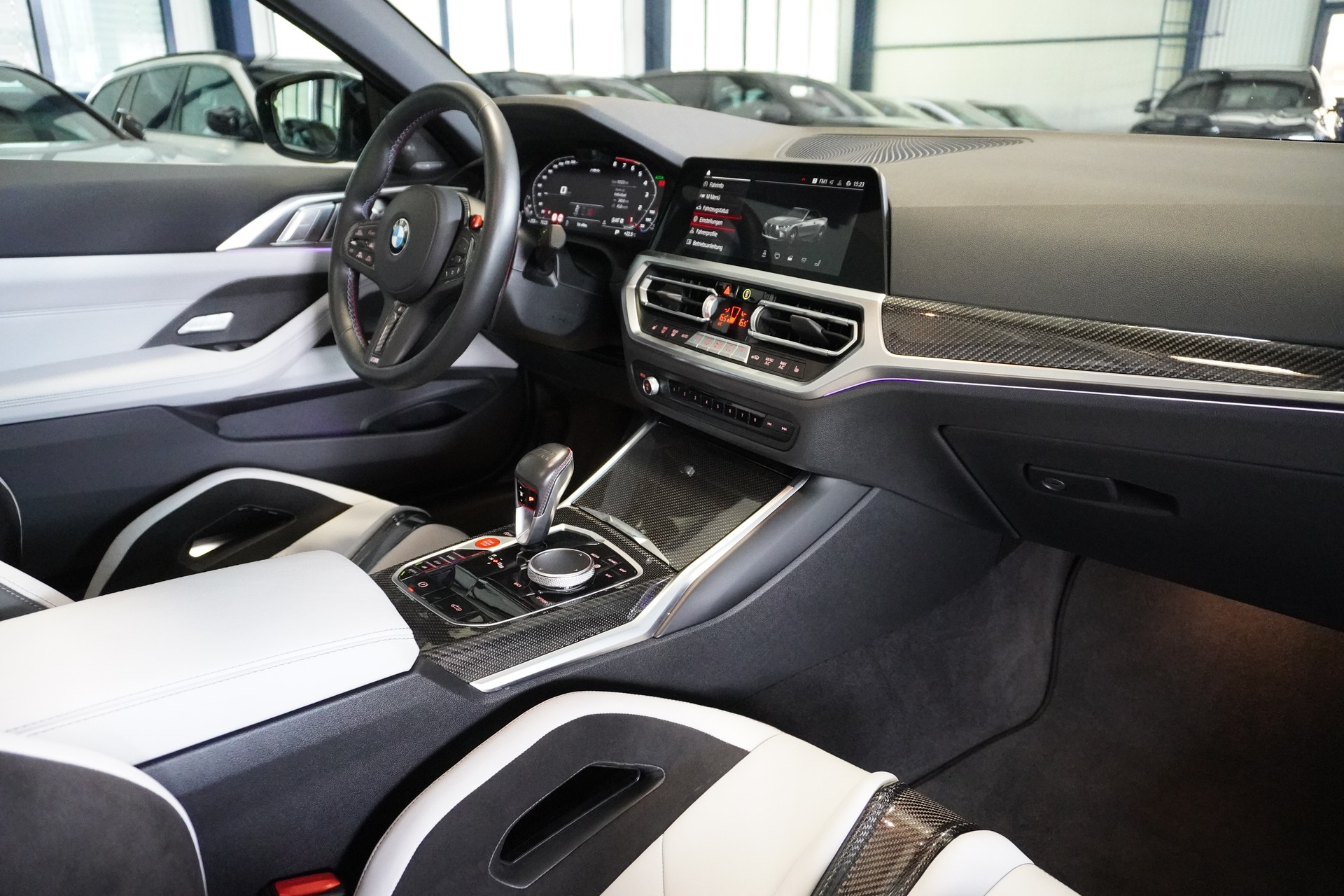 BMW M4 Cabrio Competition M xDrive // M CARBON SCHALENSITZE //-image-10