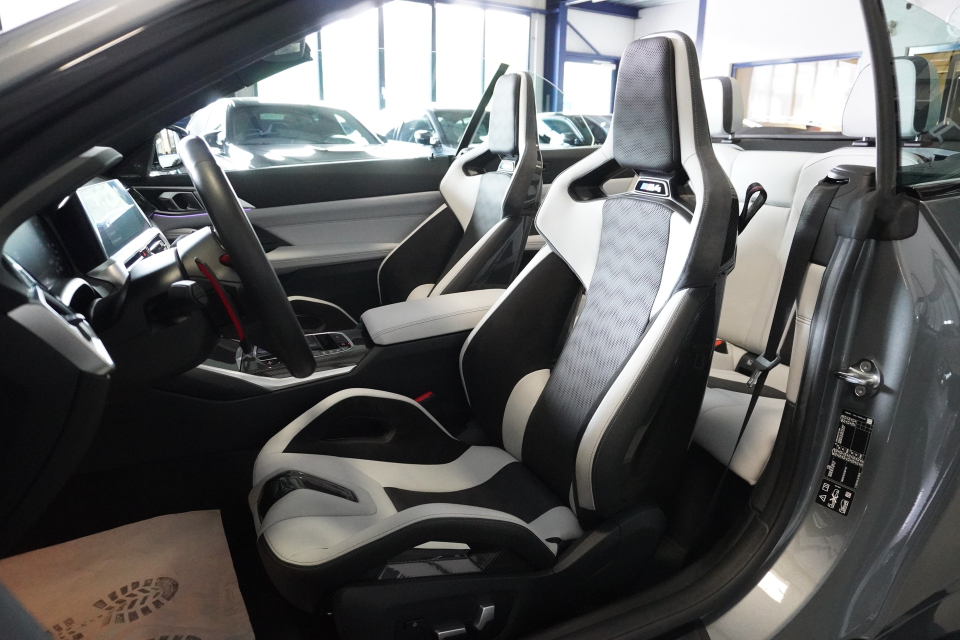 BMW M4 Cabrio Competition M xDrive // M CARBON SCHALENSITZE //-image-8