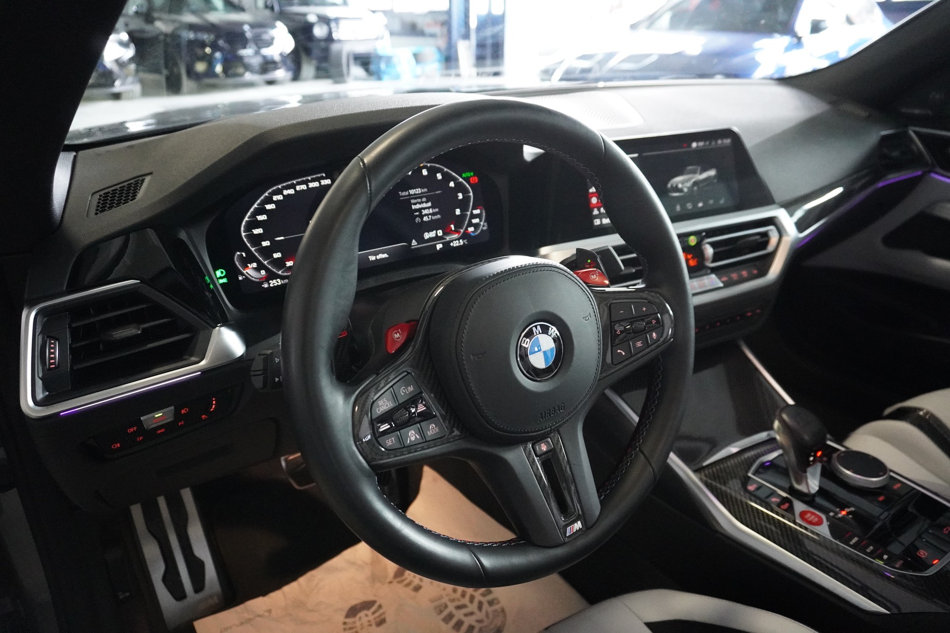 BMW M4 Cabrio Competition M xDrive // M CARBON SCHALENSITZE //-image-9