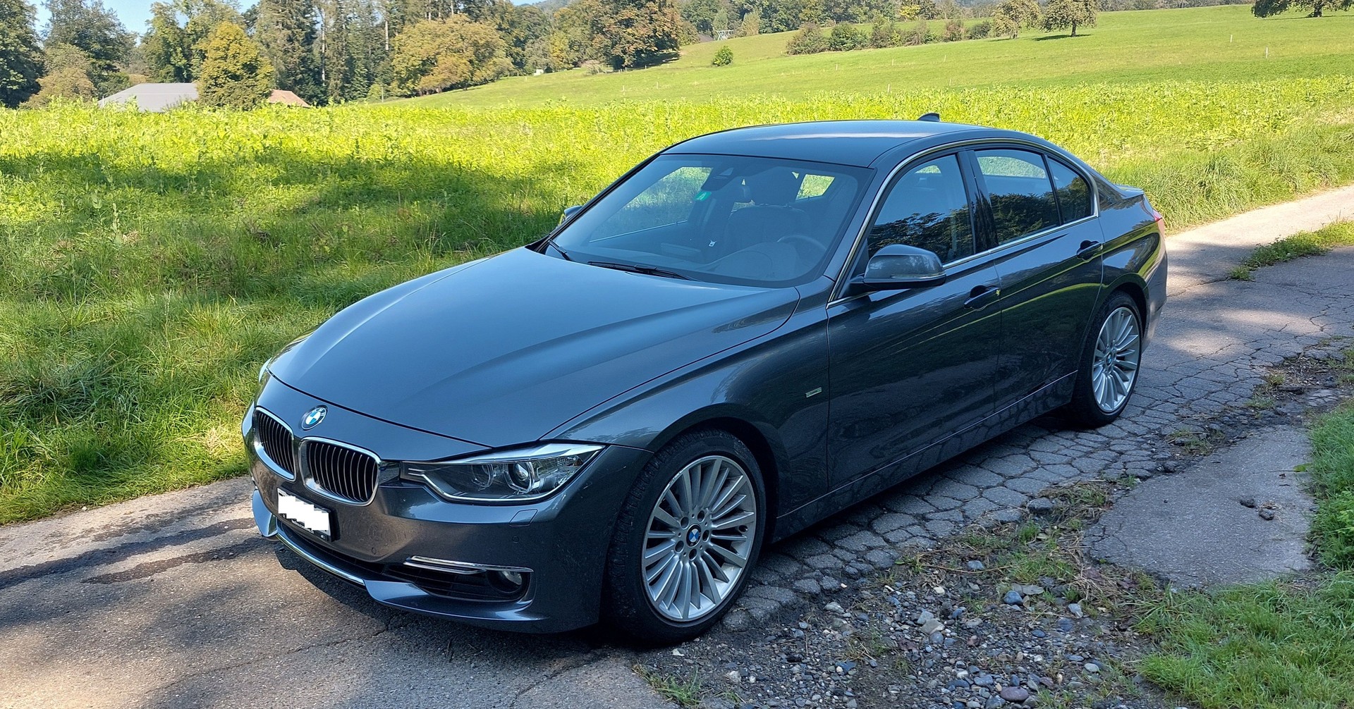 BMW 328i Luxury Line Steptronic Grau met.-image-0