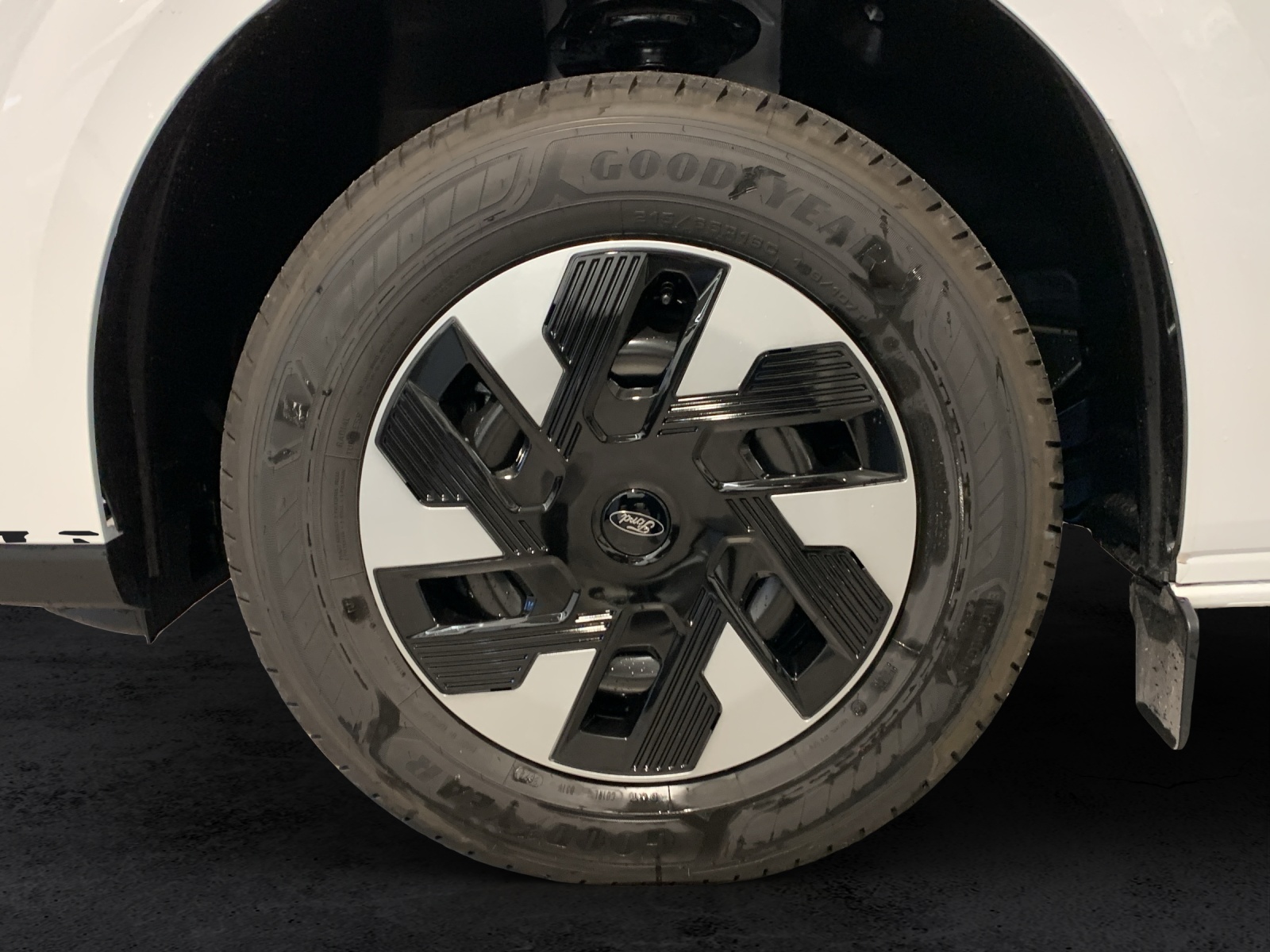 FORD E-Transit C Van 320 L1 Trend-image-12