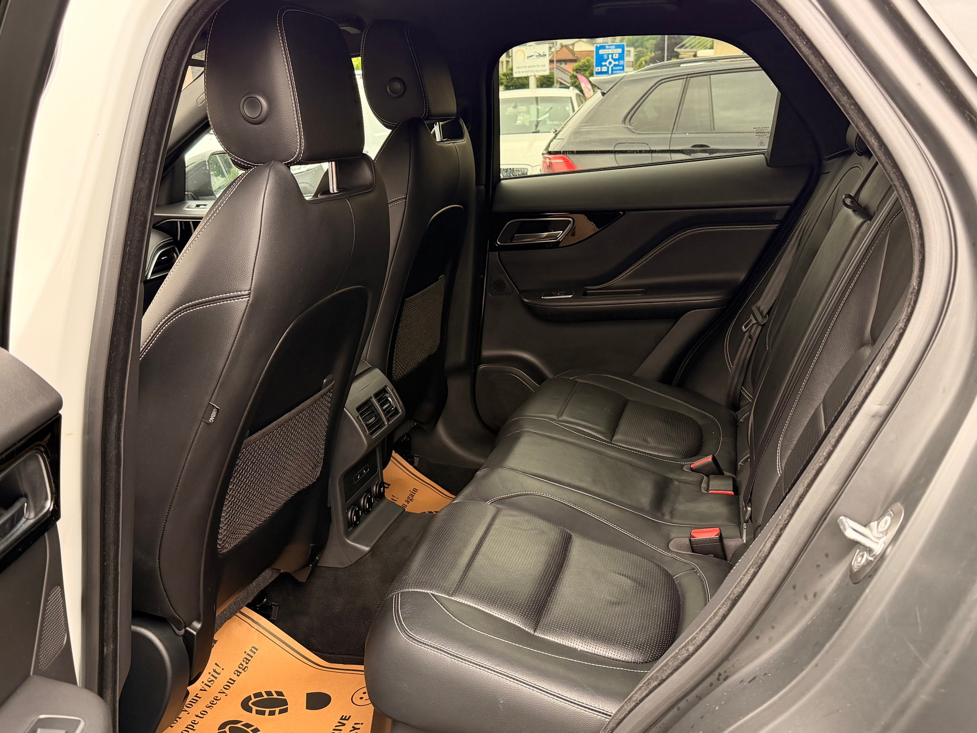 JAGUAR F-Pace 25d R-Sport AWD Automatik-image-24