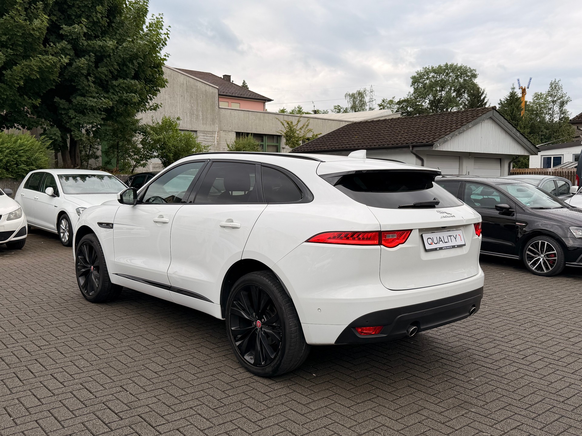 JAGUAR F-Pace 25d R-Sport AWD Automatik-image-10