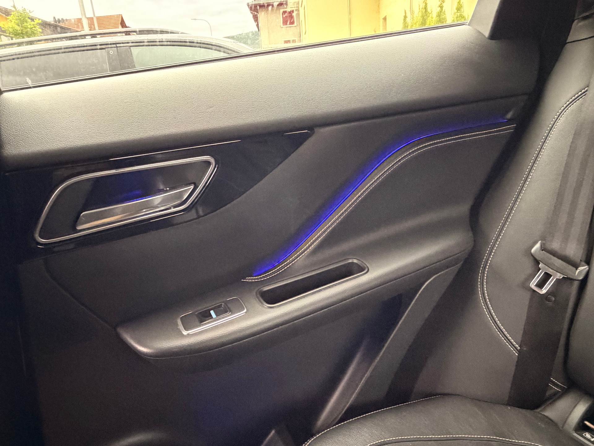 JAGUAR F-Pace 25d R-Sport AWD Automatik-image-18