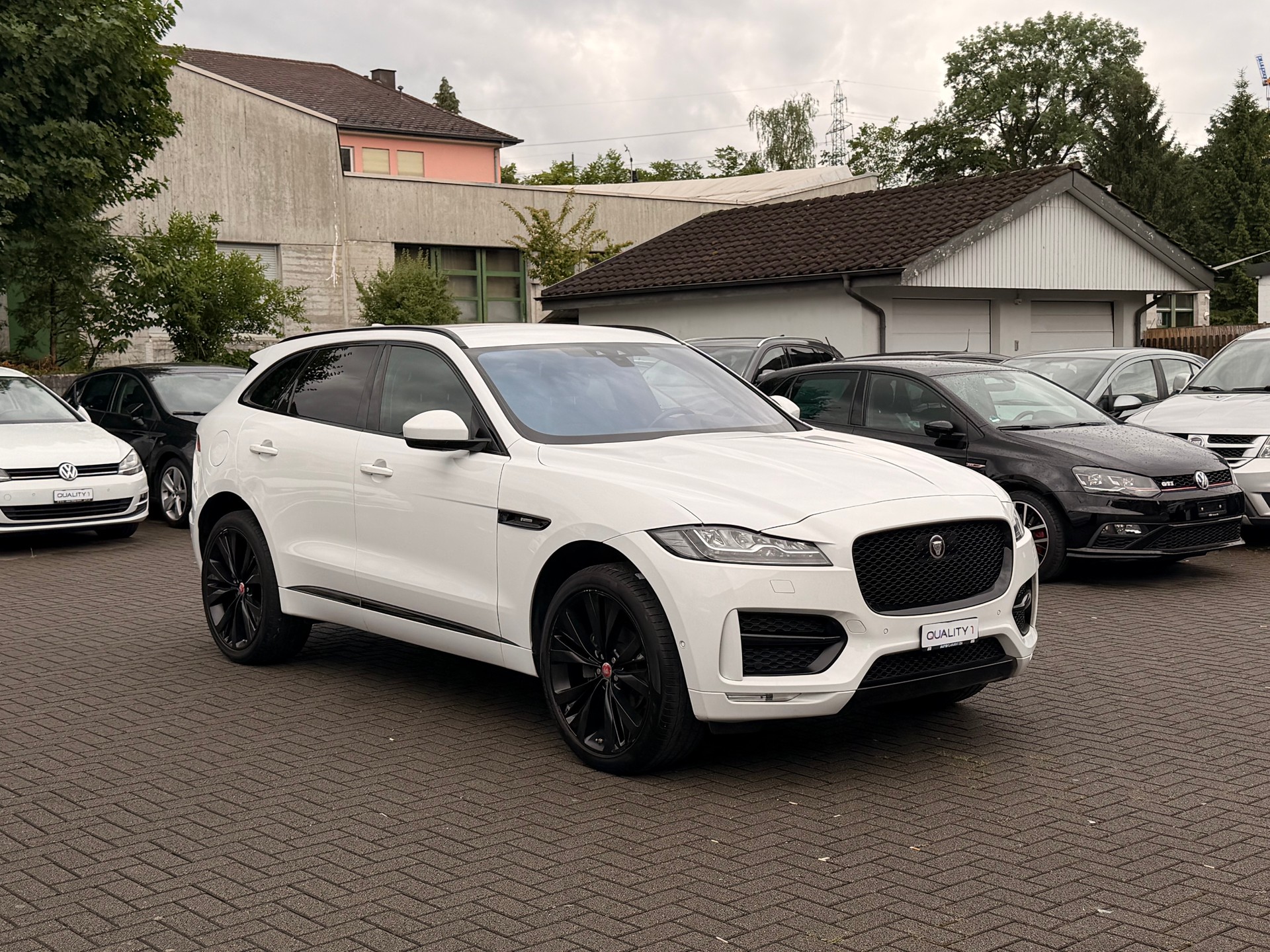 JAGUAR F-Pace 25d R-Sport AWD Automatik-image-0