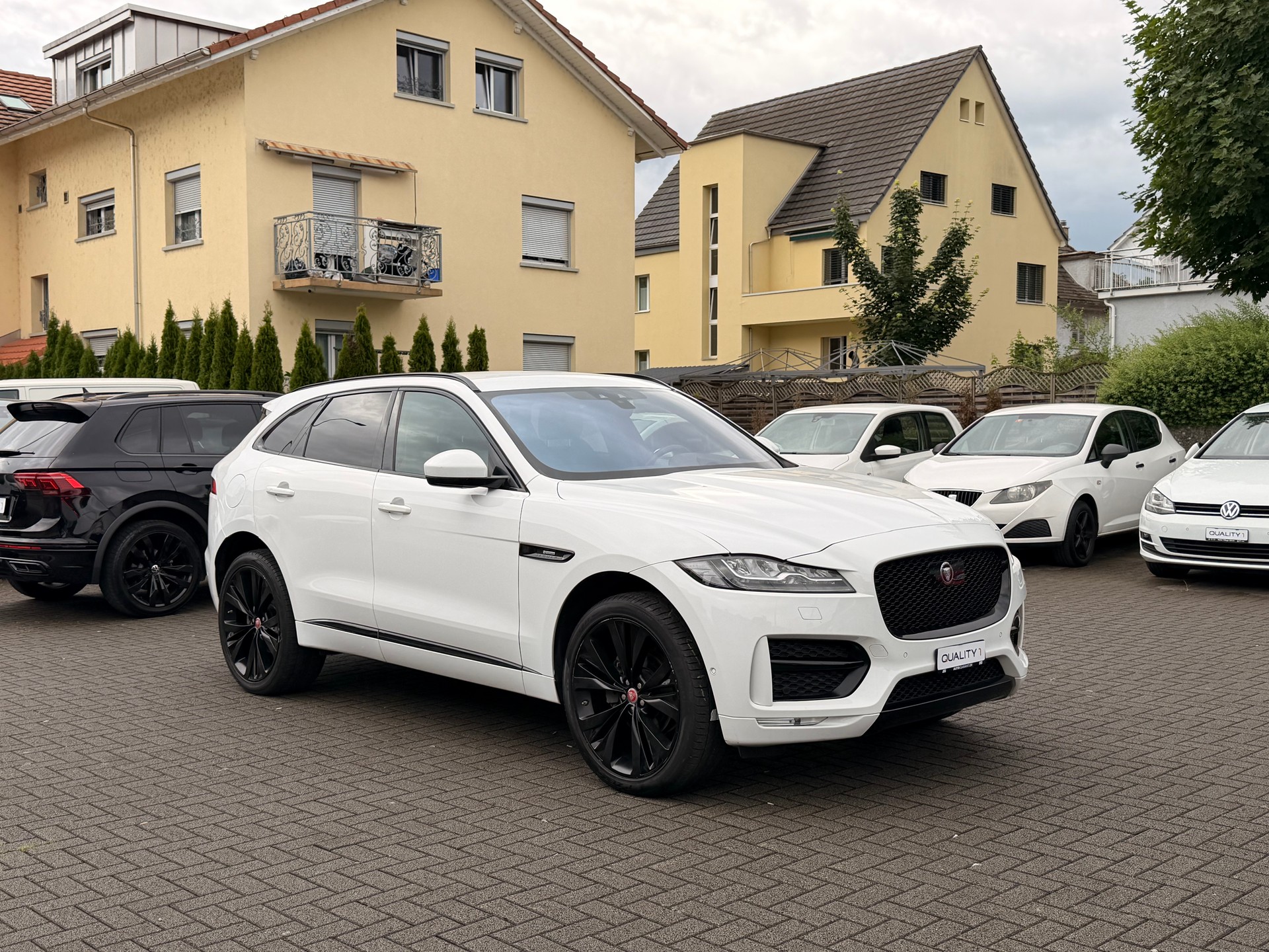 JAGUAR F-Pace 25d R-Sport AWD Automatik-image-6