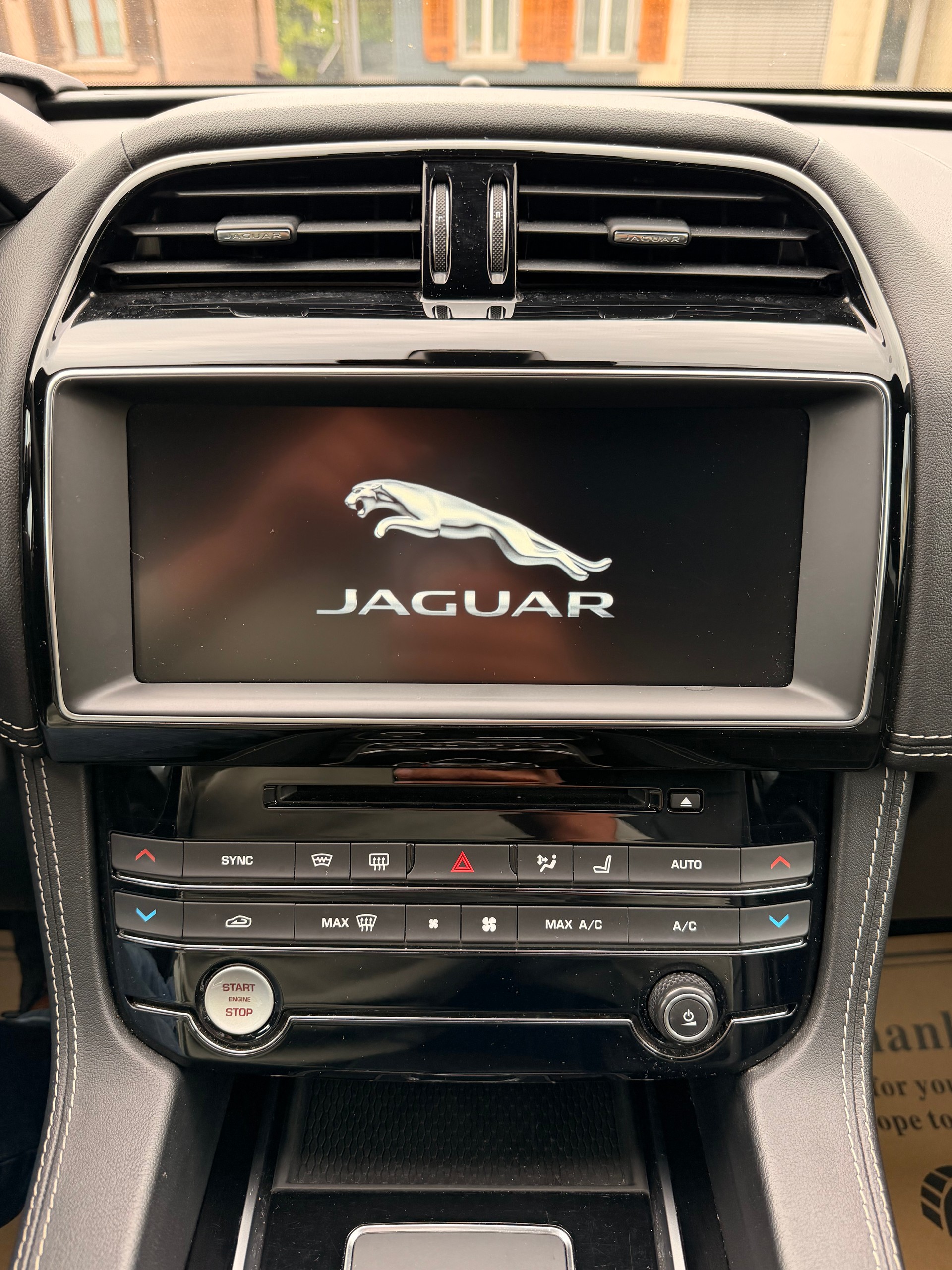 JAGUAR F-Pace 25d R-Sport AWD Automatik-image-22
