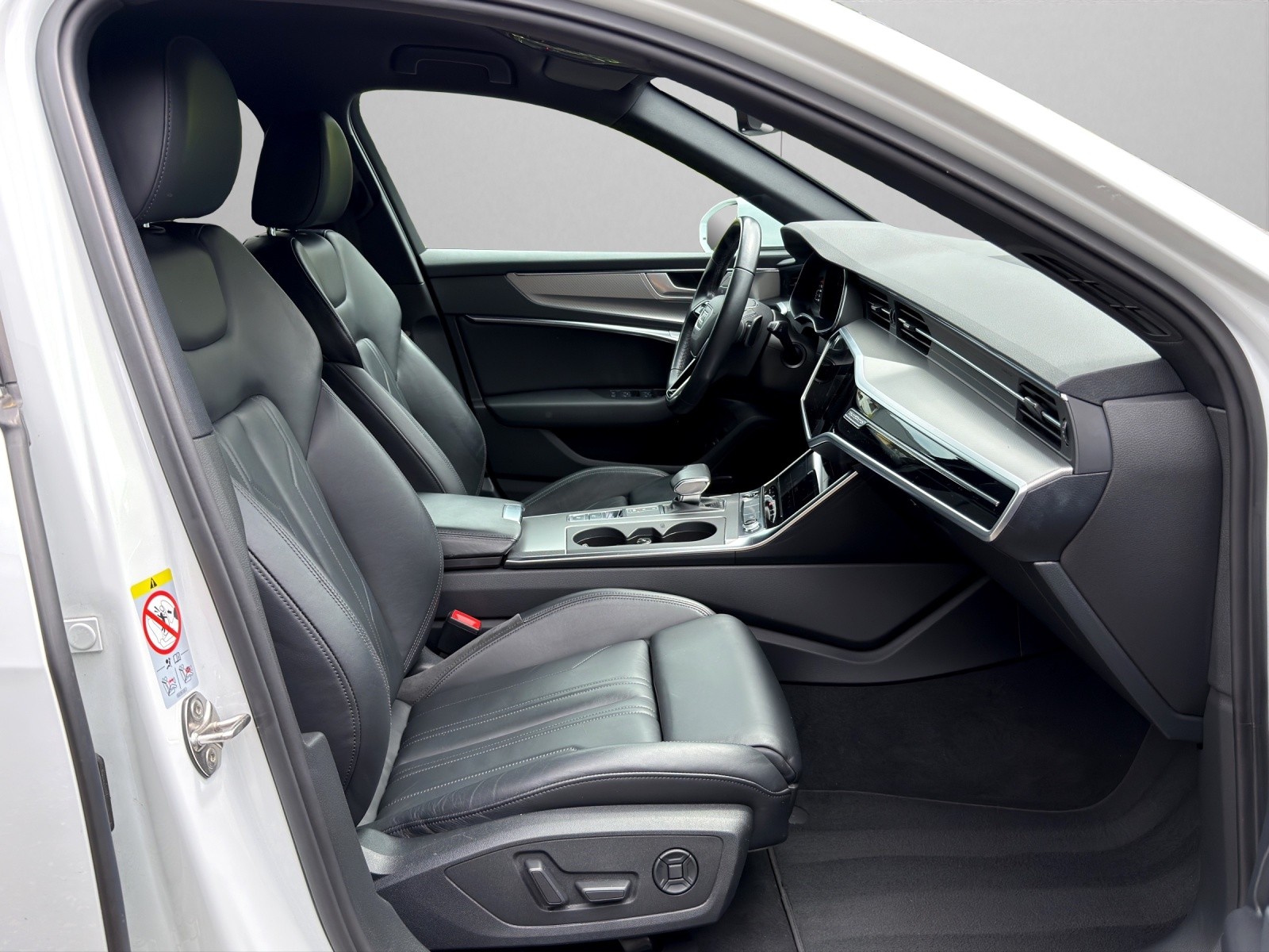 AUDI A6 Avant 55 TFSI Sport quattro S-tronic-image-11