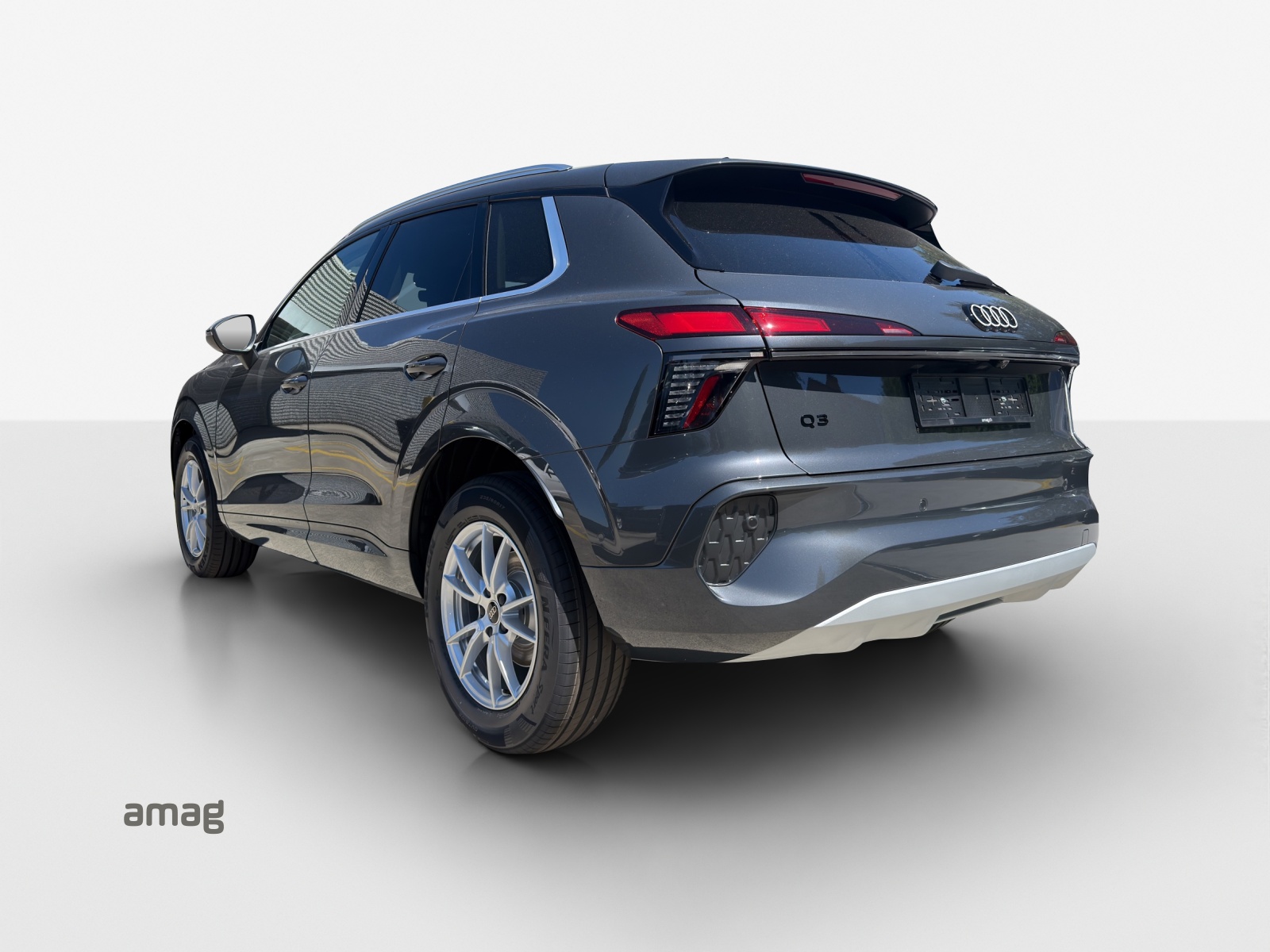 AUDI Q3 SUV 110 kW TFSI S tronic-image-2