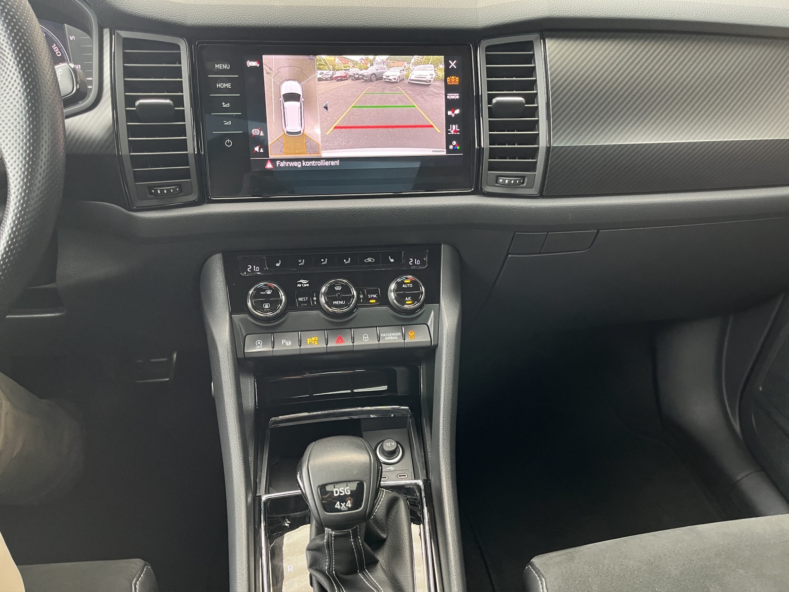SKODA Kodiaq 2.0 TDI SCR SportLine 4x4 DSG-image-11