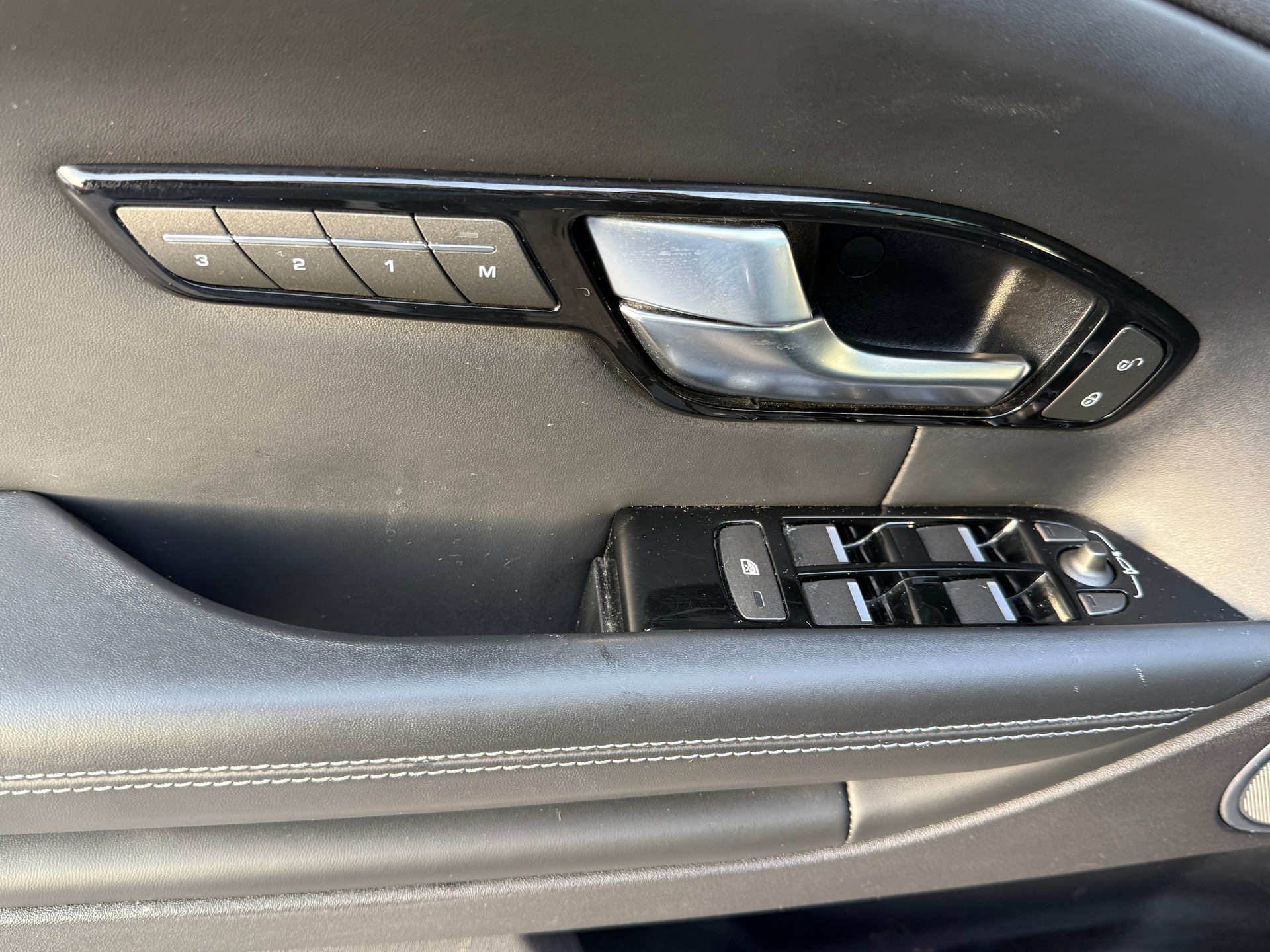 LAND ROVER Range Rover Evoque 2.0 Si4 HSE Dynamic AT9 - Valeur neuve CHF : 84‘699,60 - Nouvelle Expertise - NEU MFK : 26.06.2026-image-23