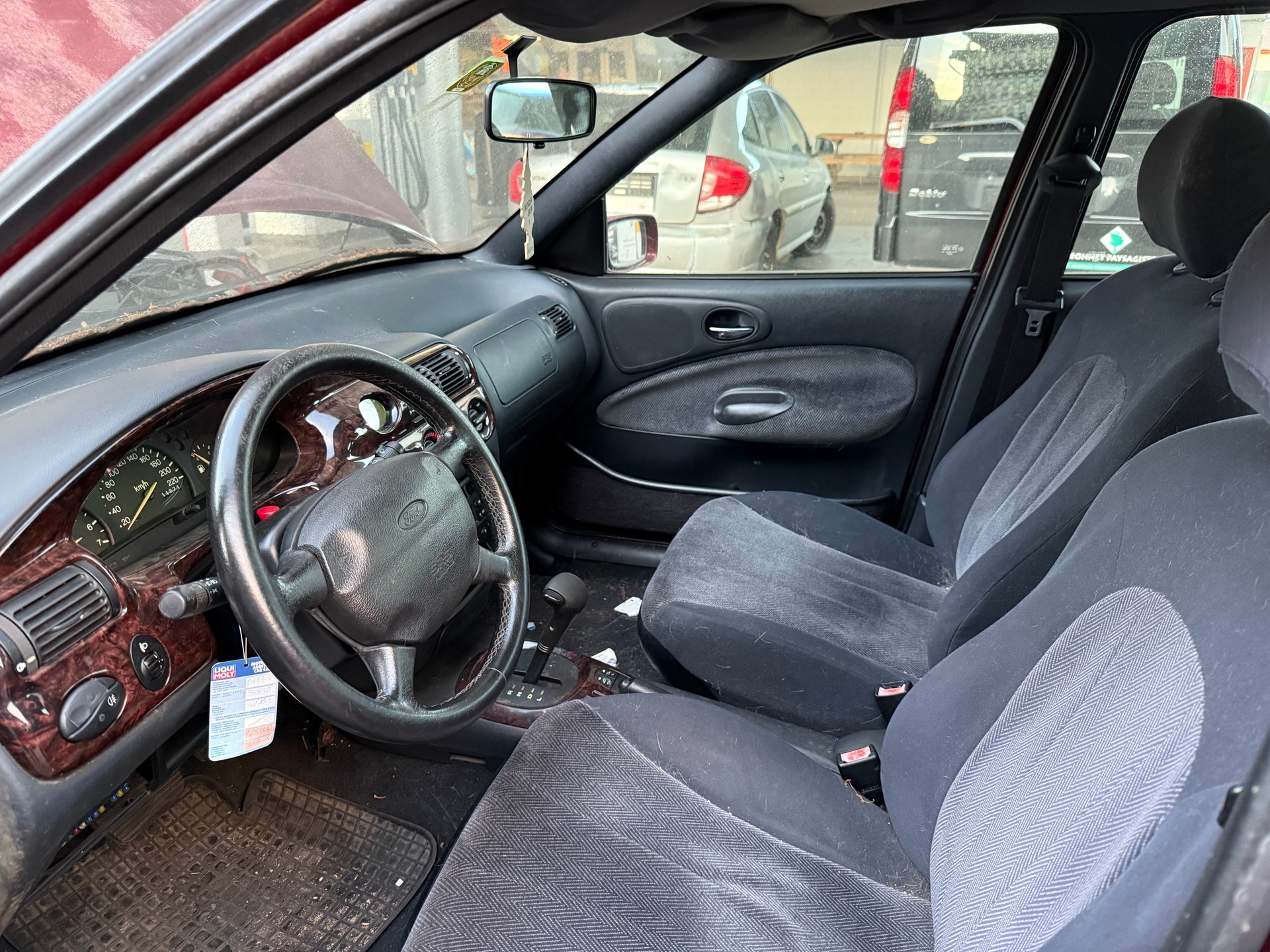 FORD Escort 1.6i 16V Ghia-image-8