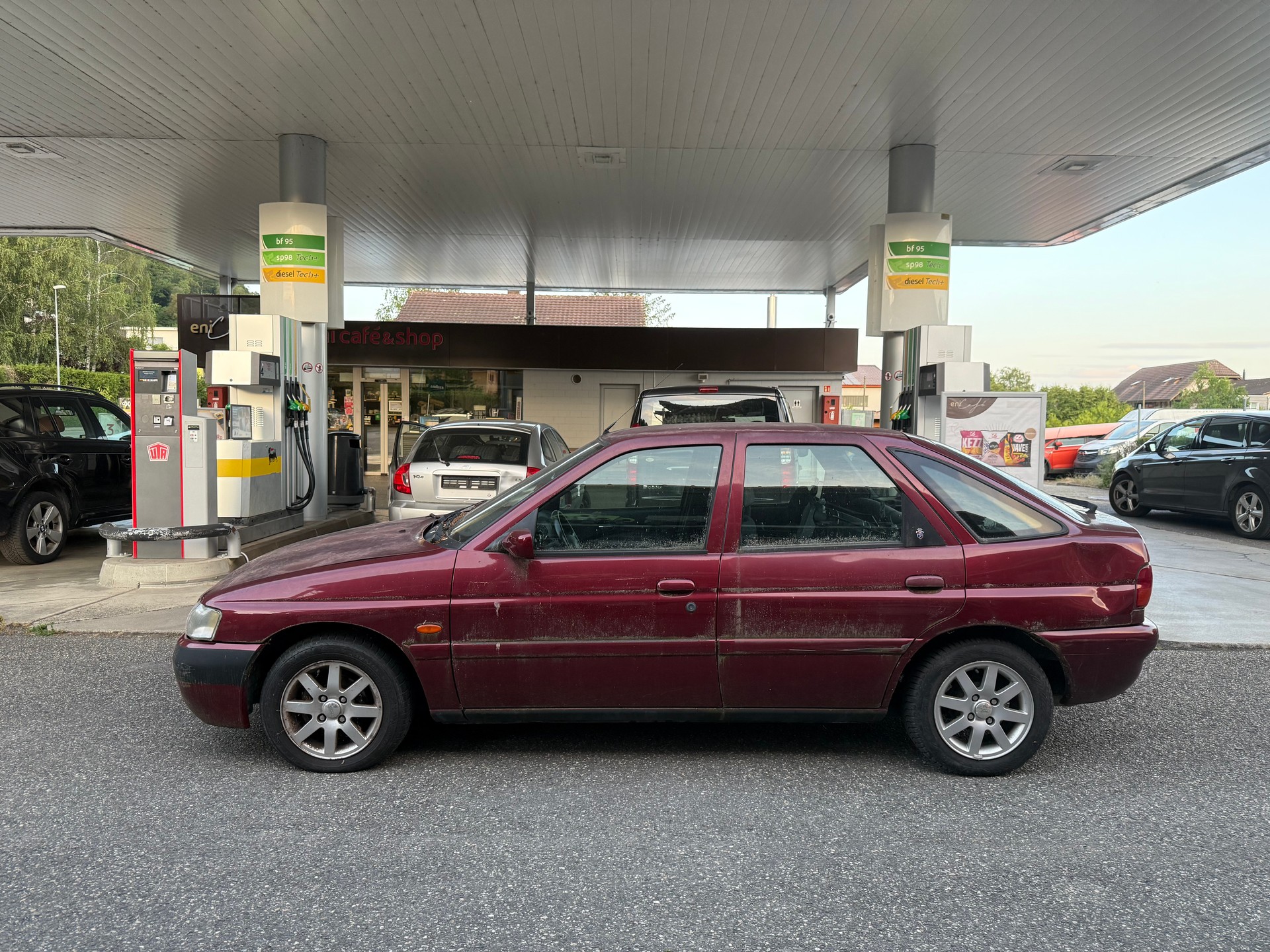 FORD Escort 1.6i 16V Ghia-image-2