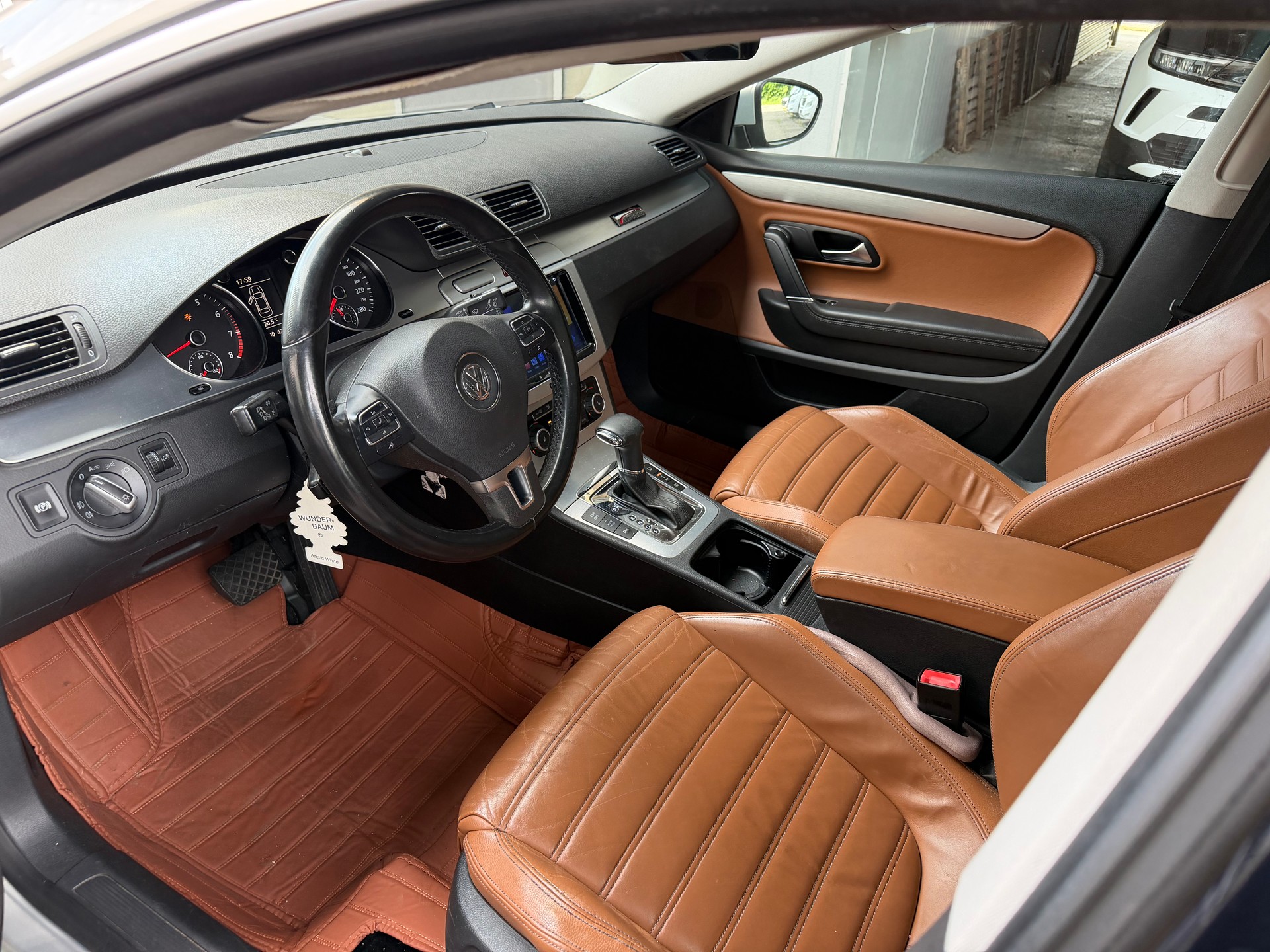 VW Passat CC 2.0 TSI Tiptronic-image-8