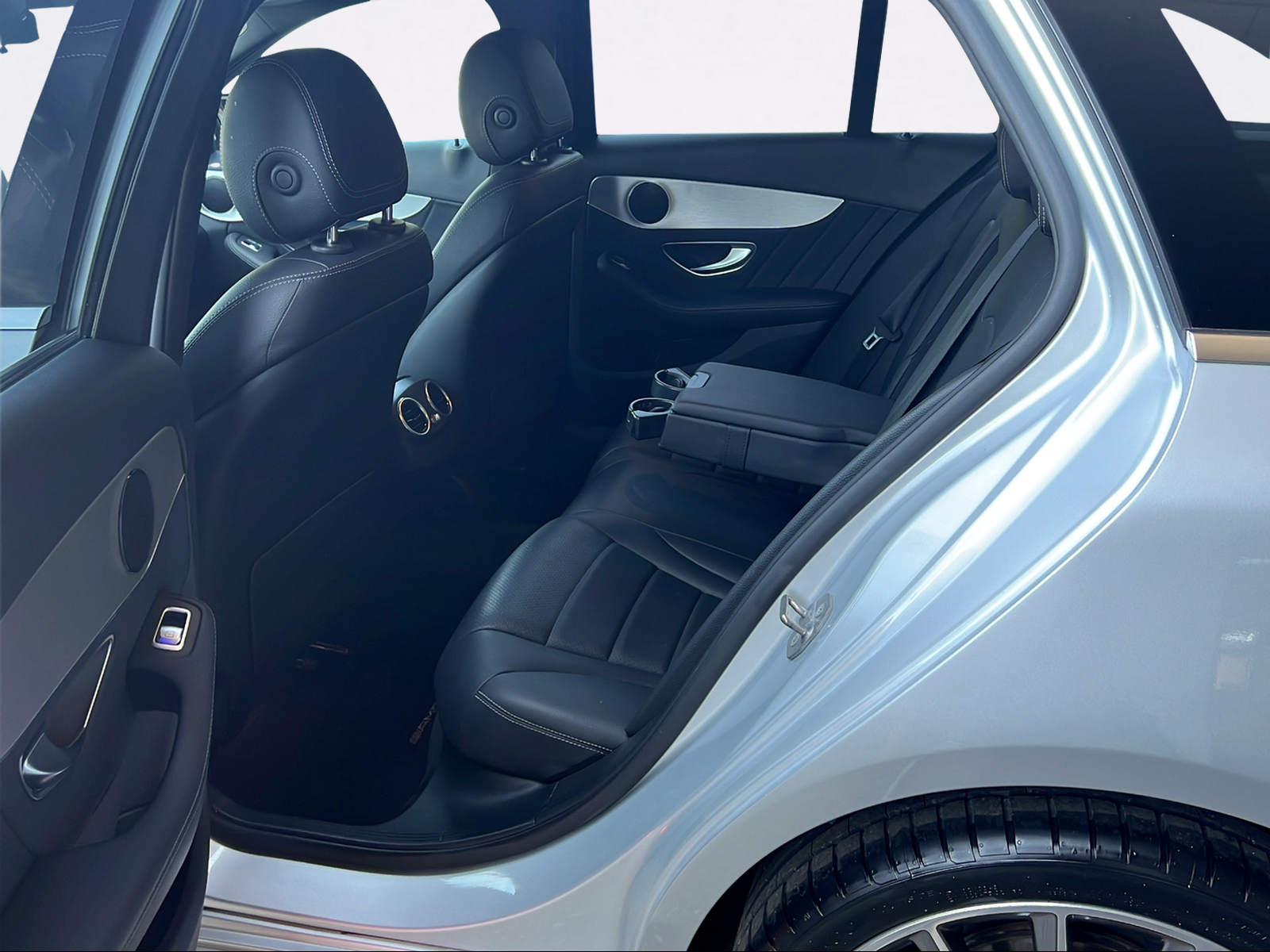 MERCEDES-BENZ C 200 Swiss Star AMG Line 4M 9G-Tronic-image-6