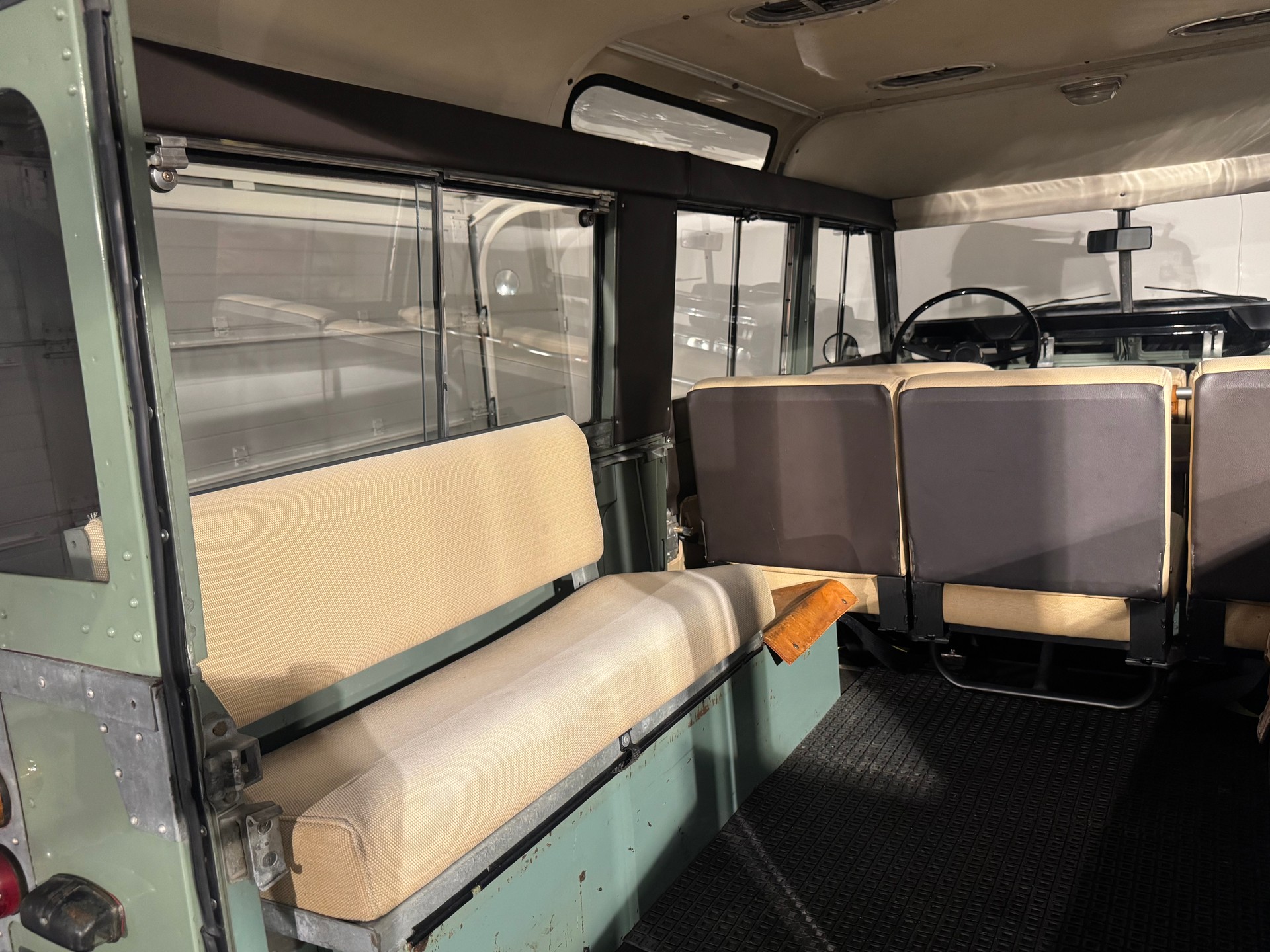 LAND ROVER 109 Serie IIA 2.6-image-26