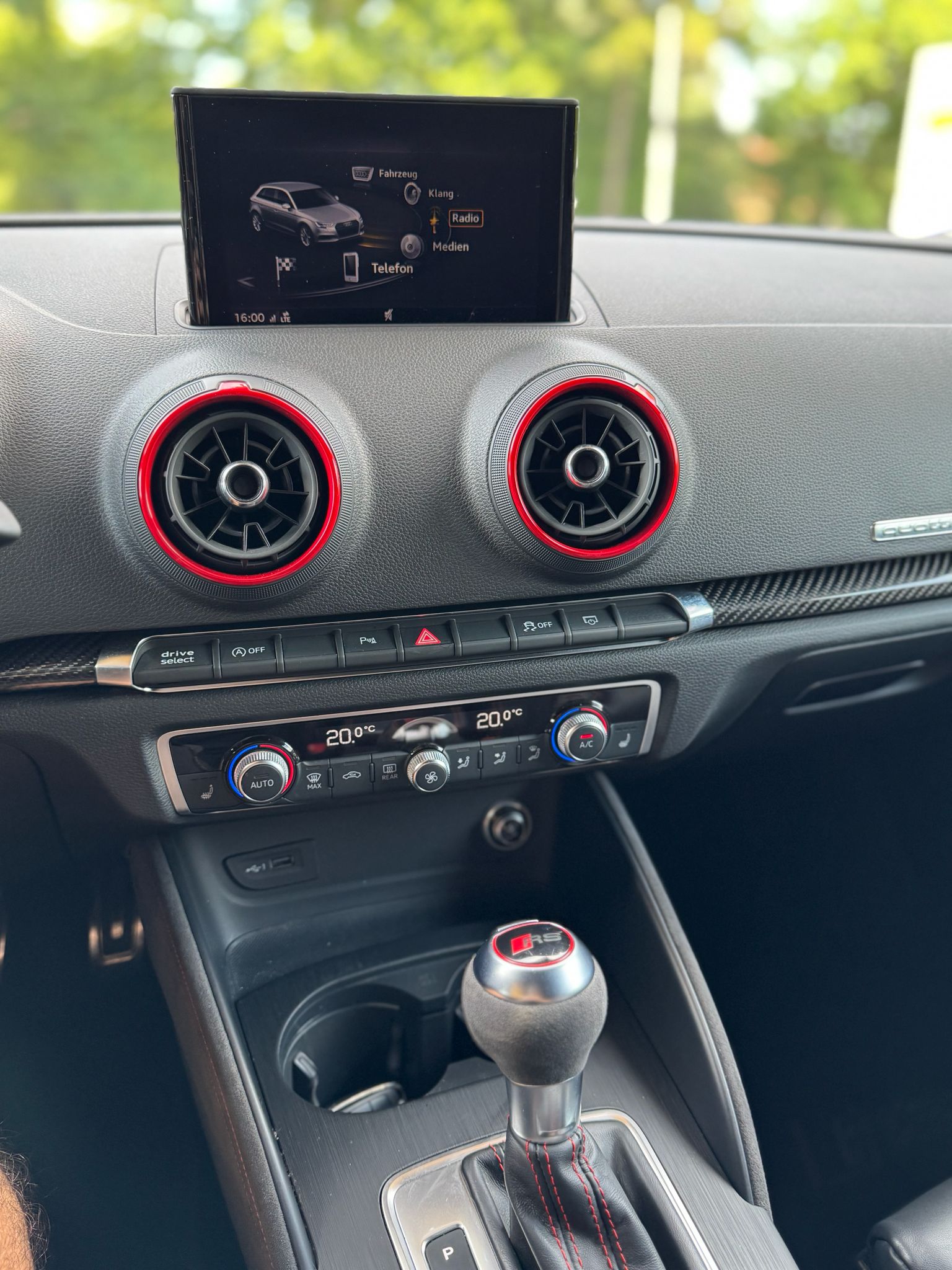 AUDI RS3 Sportback 2.5 TSI quattro S-tronic-image-9