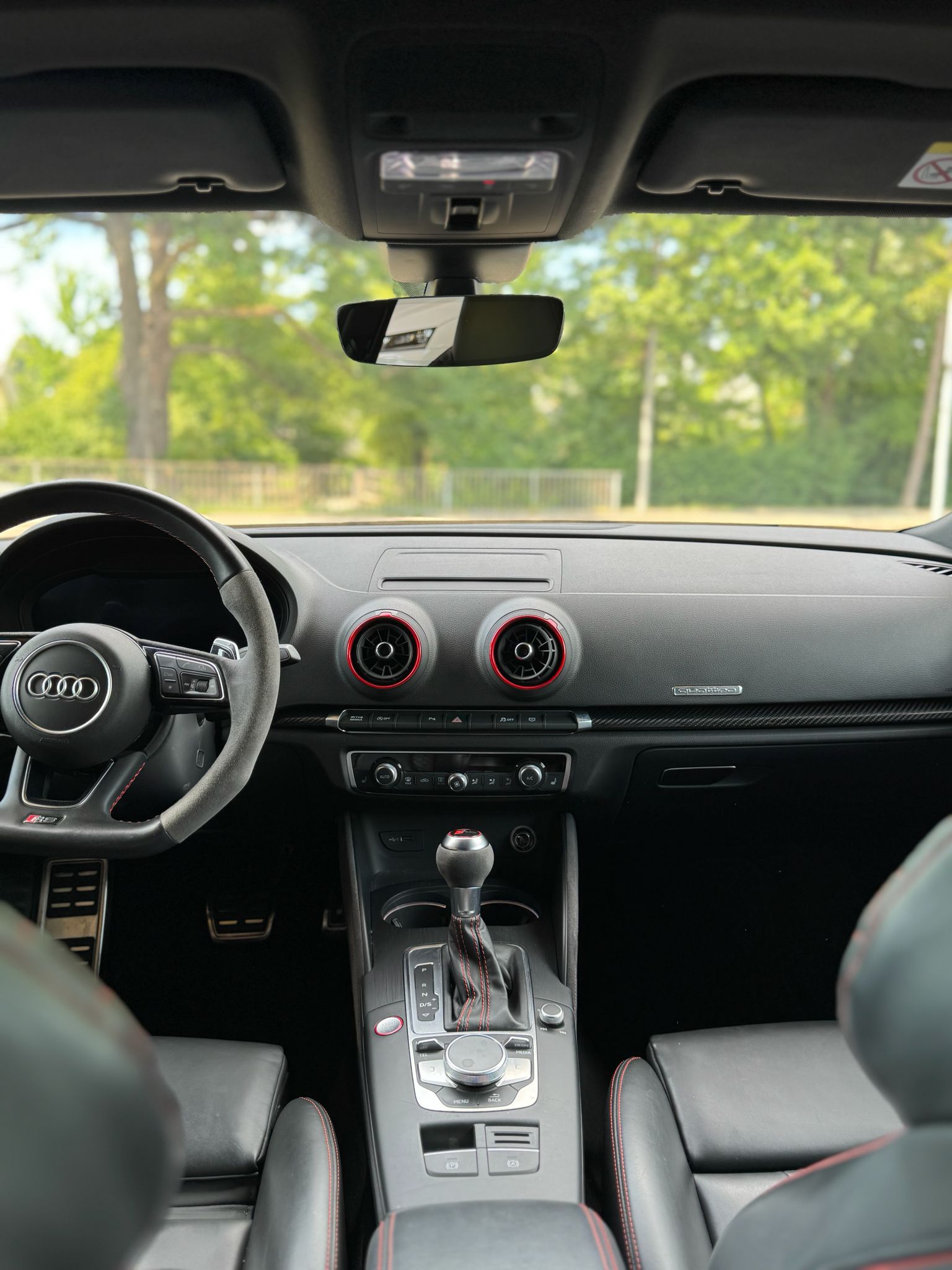 AUDI RS3 Sportback 2.5 TSI quattro S-tronic-image-6