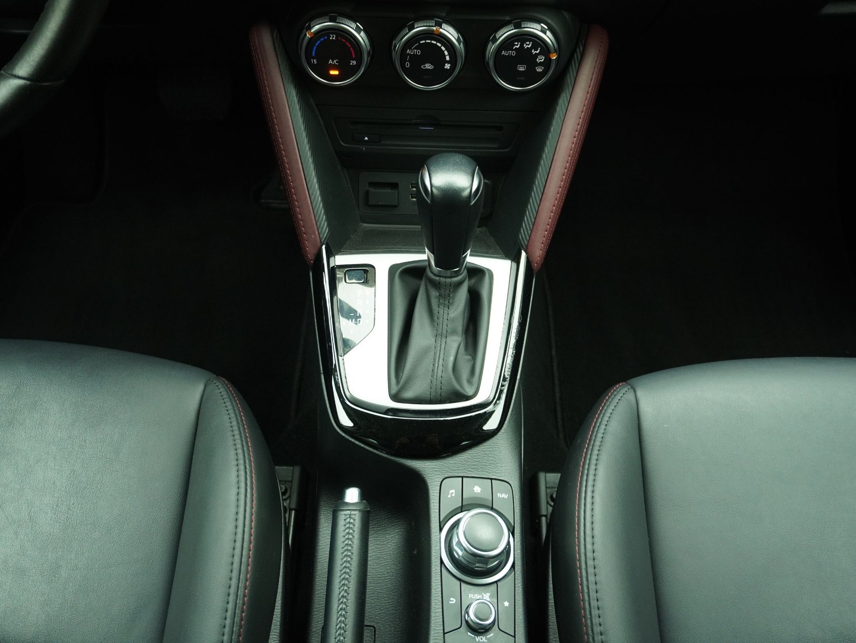 MAZDA CX-3 1.5 D Revolution AWD-image-16