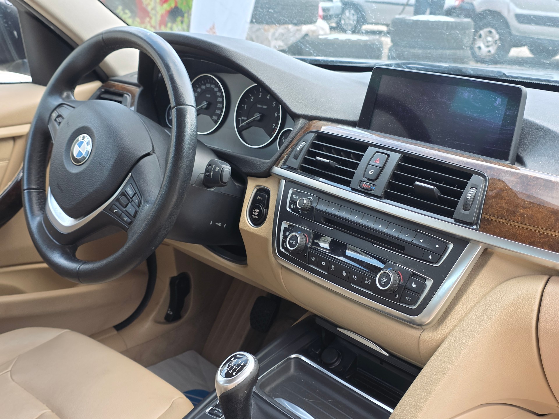 BMW 320i xDrive Luxury Line Frisch ab MFK / Frisch ab Service / Inklusive Garantie / Gratis Lieferung-image-18