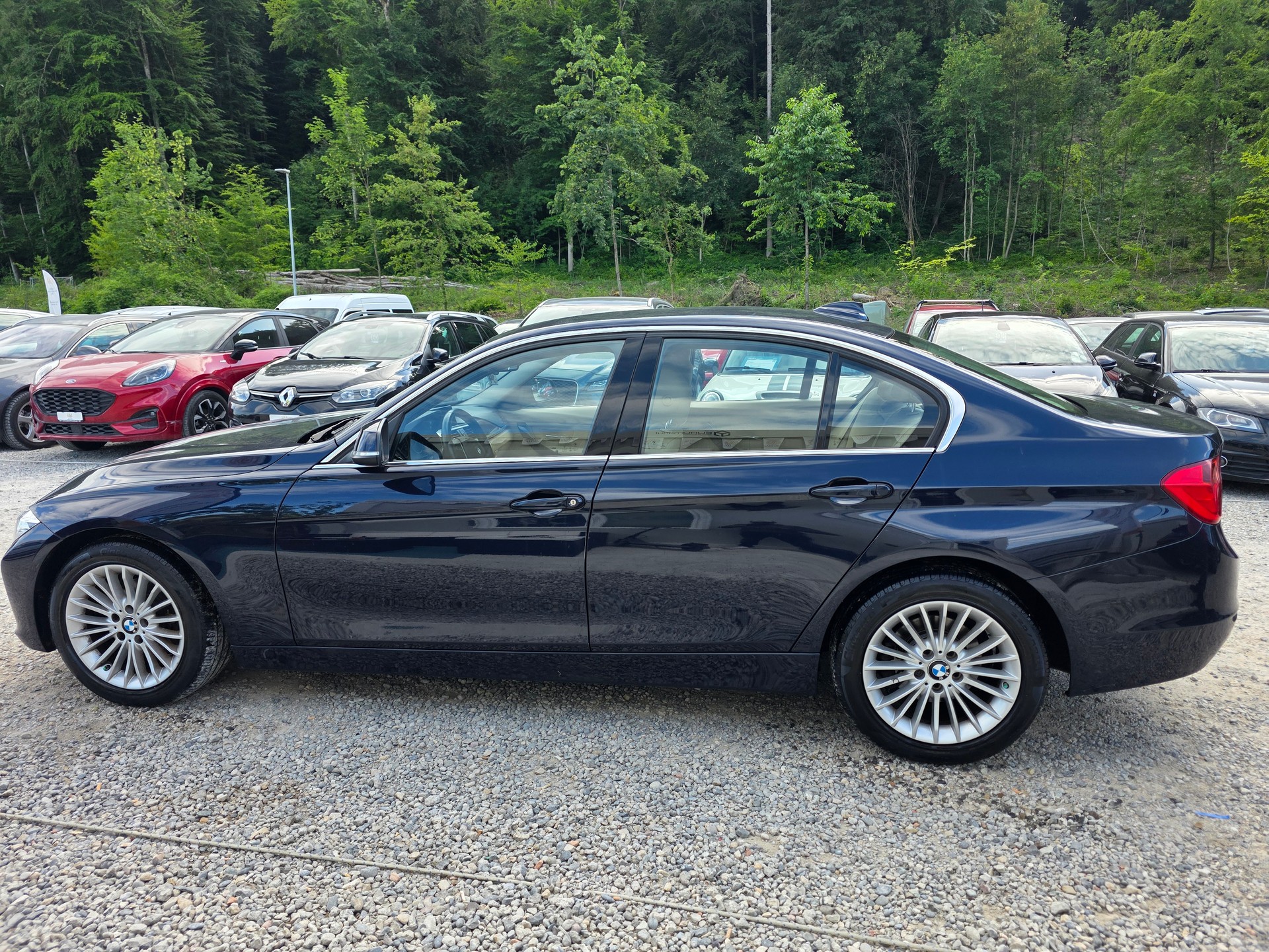 BMW 320i xDrive Luxury Line Frisch ab MFK / Frisch ab Service / Inklusive Garantie / Gratis Lieferung-image-1