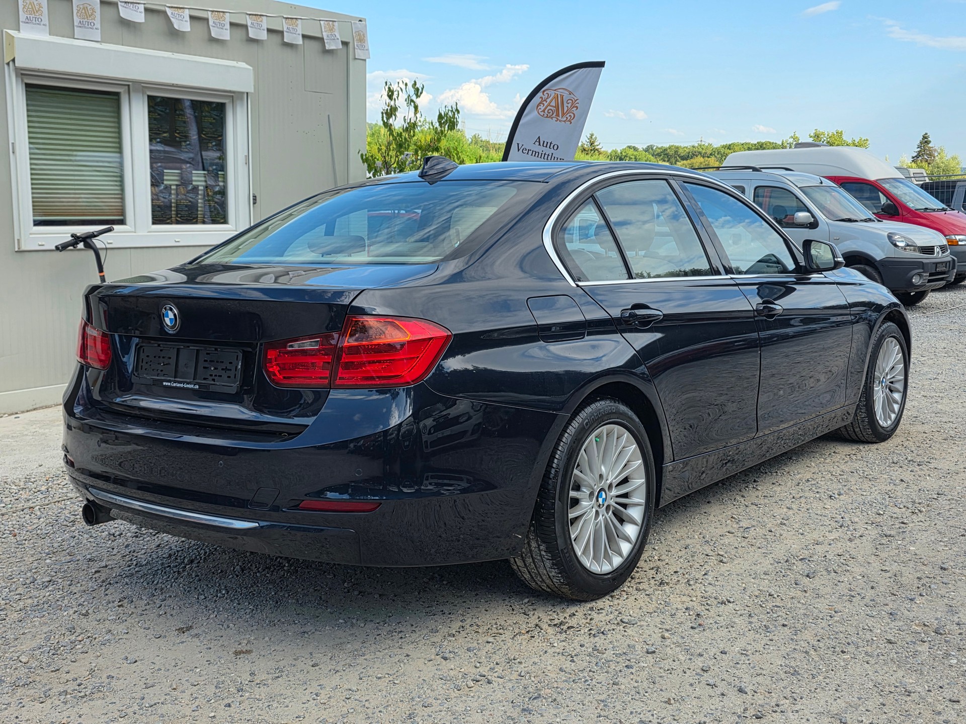 BMW 320i xDrive Luxury Line Frisch ab MFK / Frisch ab Service / Inklusive Garantie / Gratis Lieferung-image-4