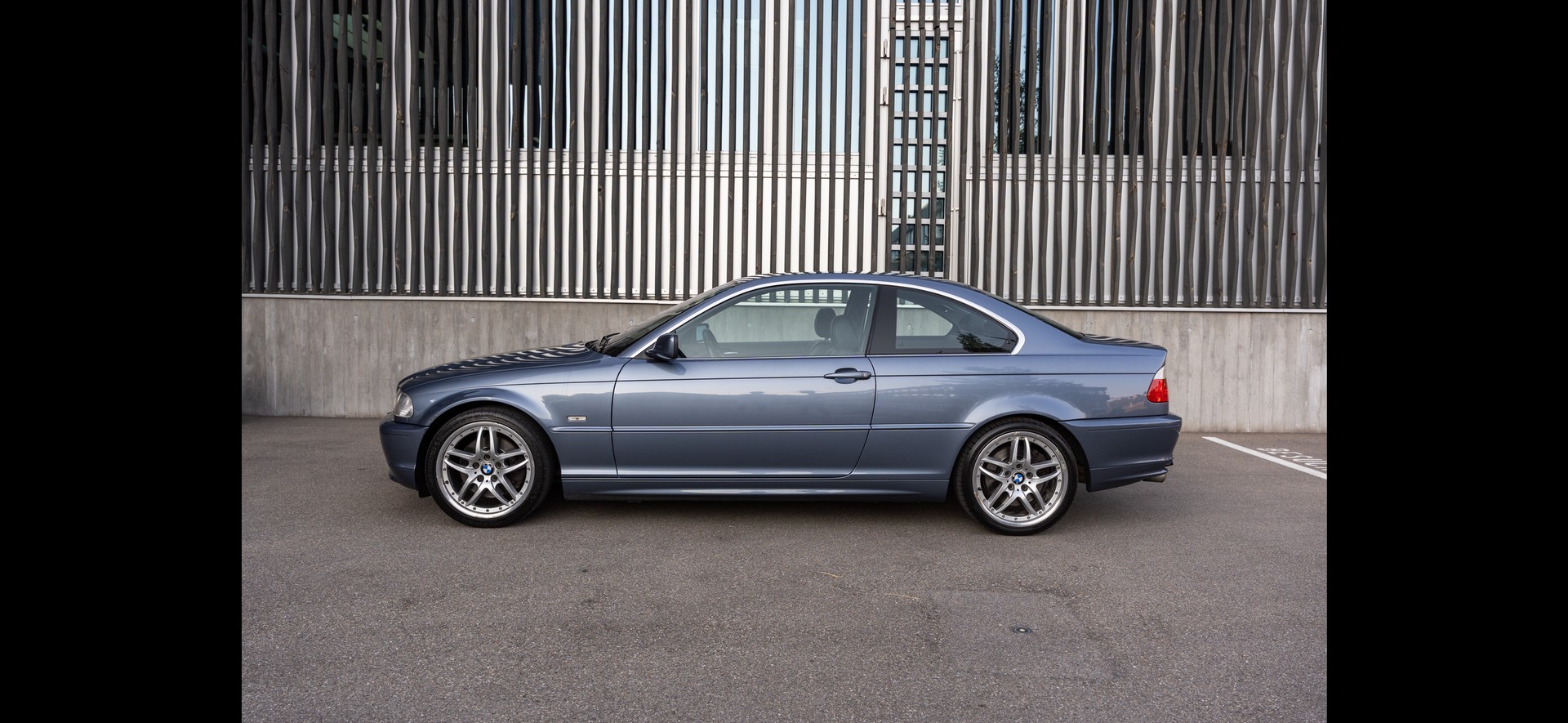 BMW 330Ci-image-1