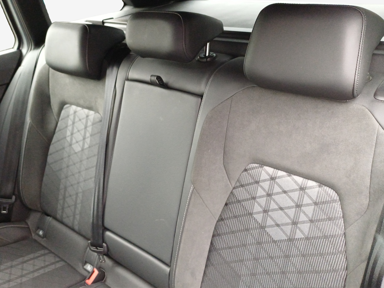 VW Golf Variant 2.0 TSI R-Line DSG 4 Motion-image-11