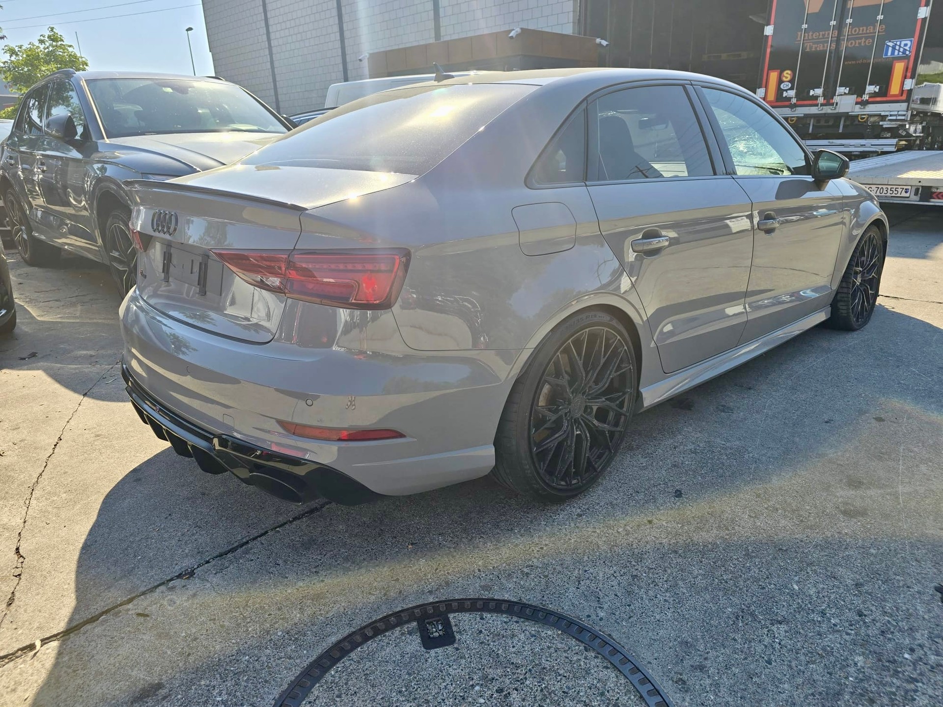 AUDI RS3 Limousine 2.5 TSI quattro S-tronic-image-3
