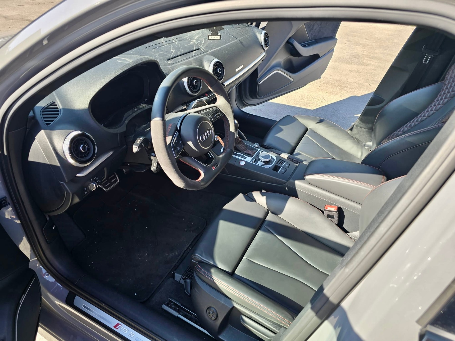 AUDI RS3 Limousine 2.5 TSI quattro S-tronic-image-9